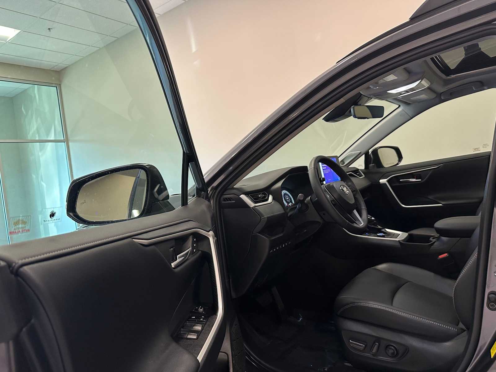 Thumbnail: 2023 Toyota RAV4 - 22