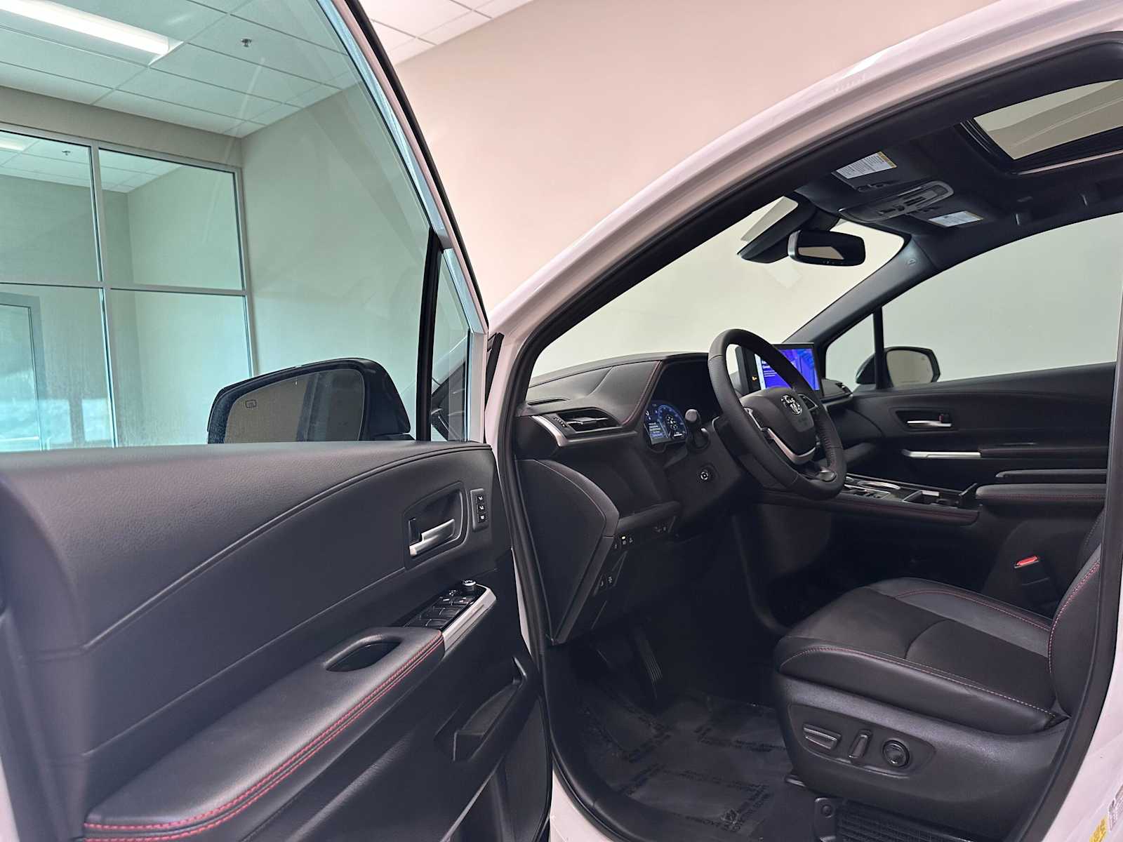 Thumbnail: 2025 Toyota Sienna - 23