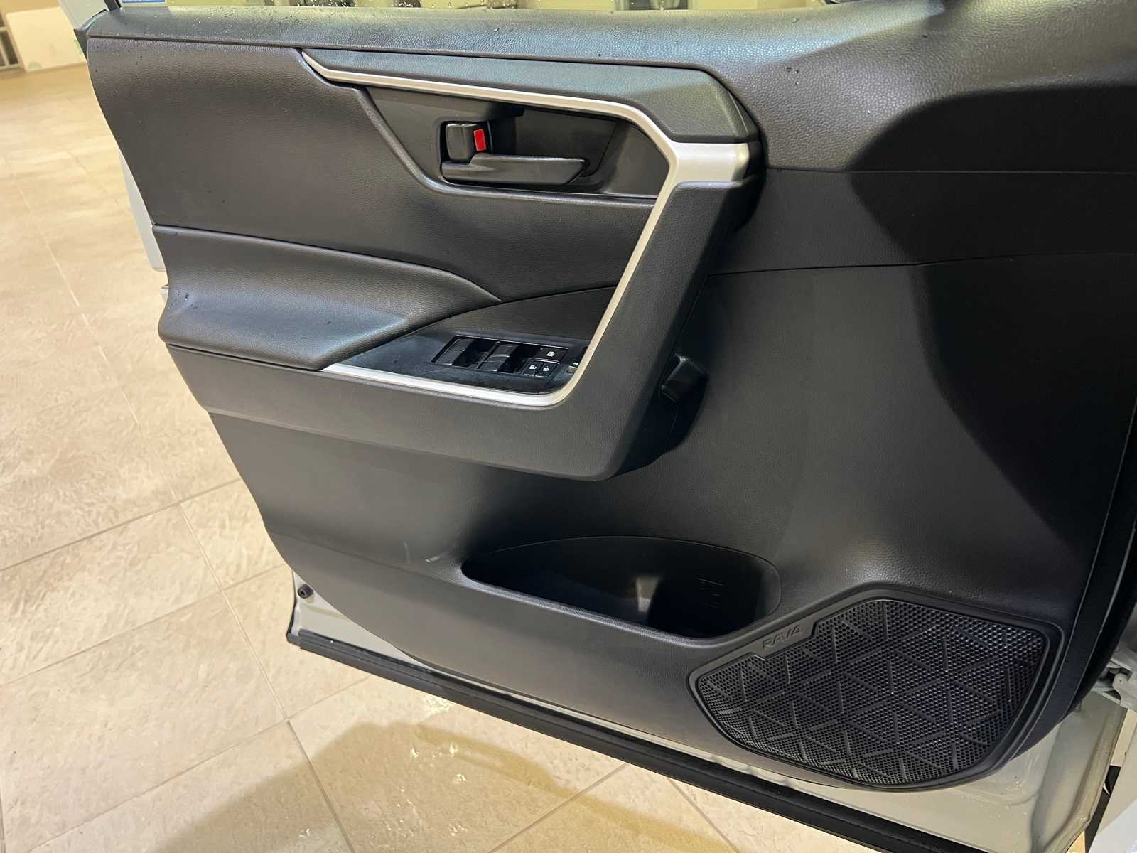 Thumbnail: 2021 Toyota RAV4 - 17