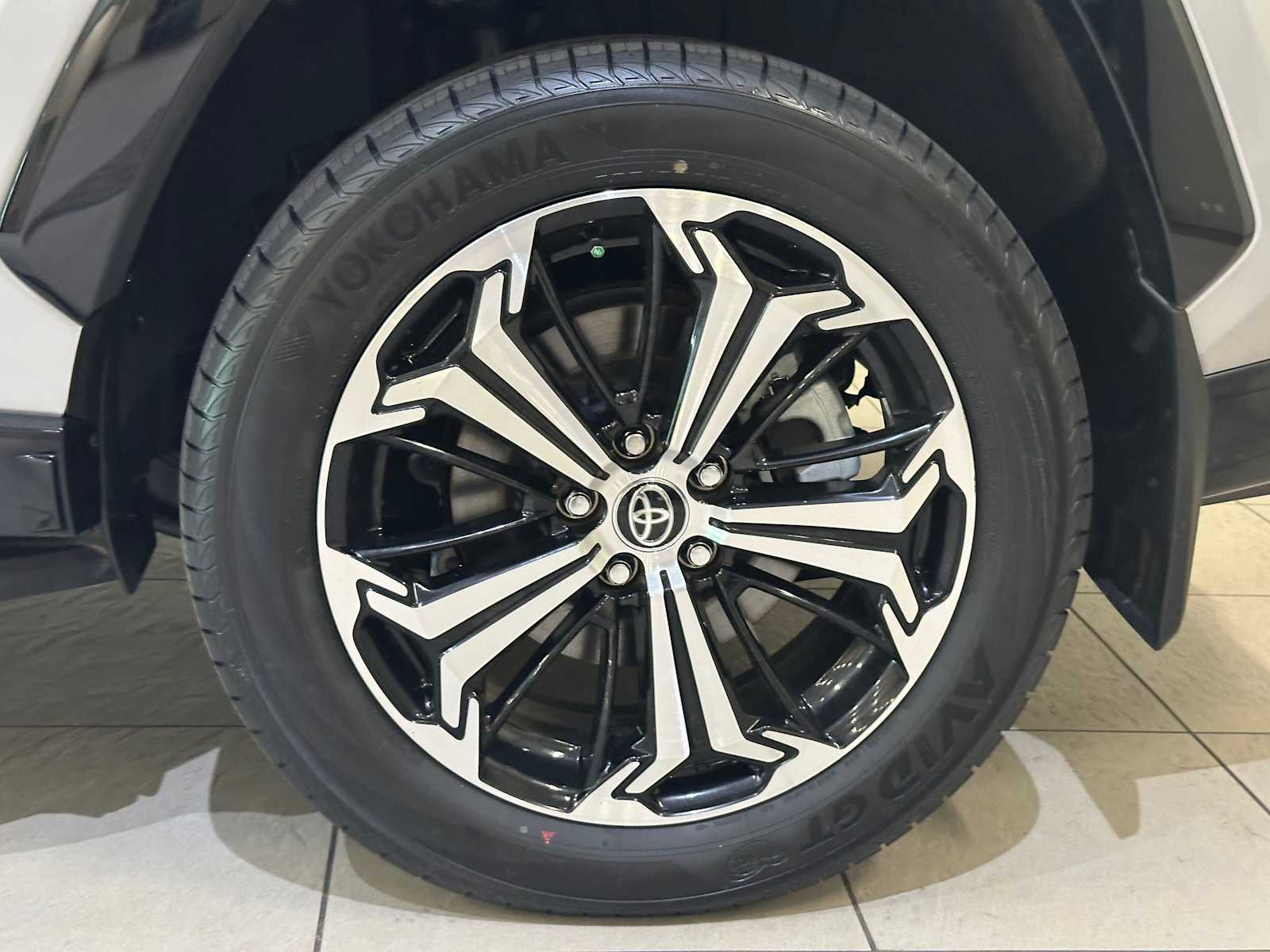 Thumbnail: 2021 Toyota RAV4 - 8
