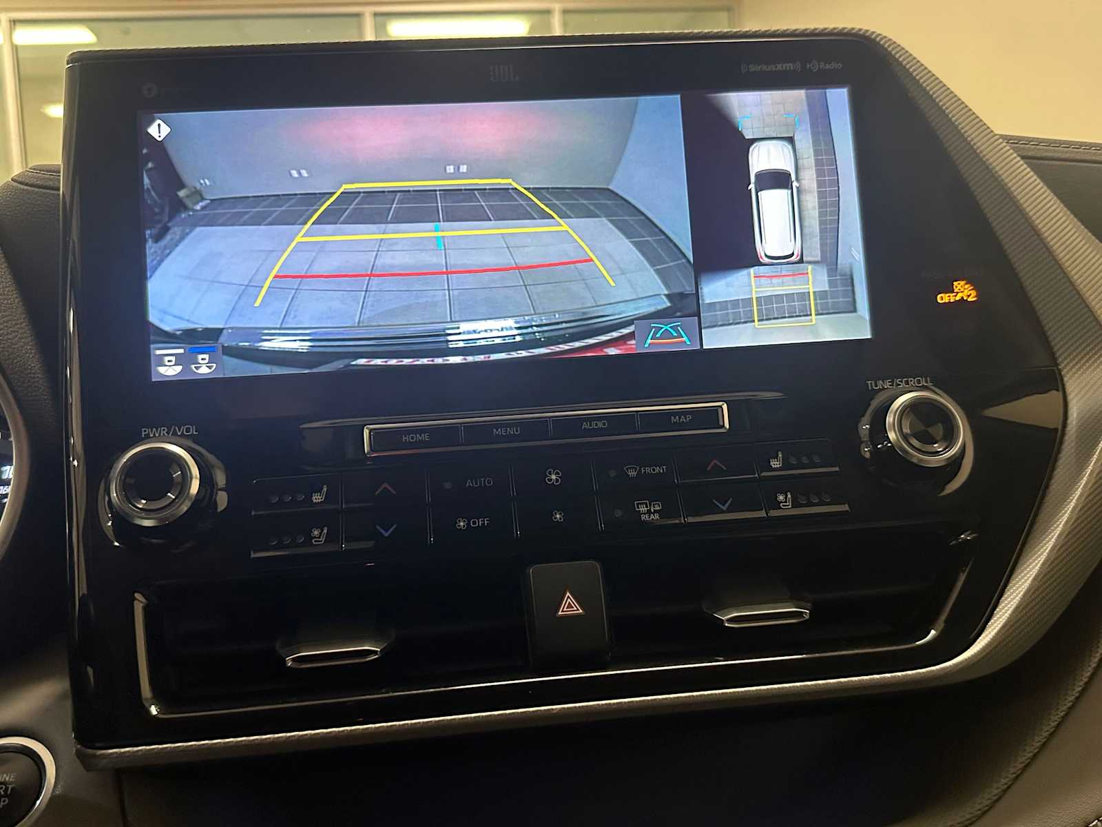 Thumbnail: 2020 Toyota Highlander - 16