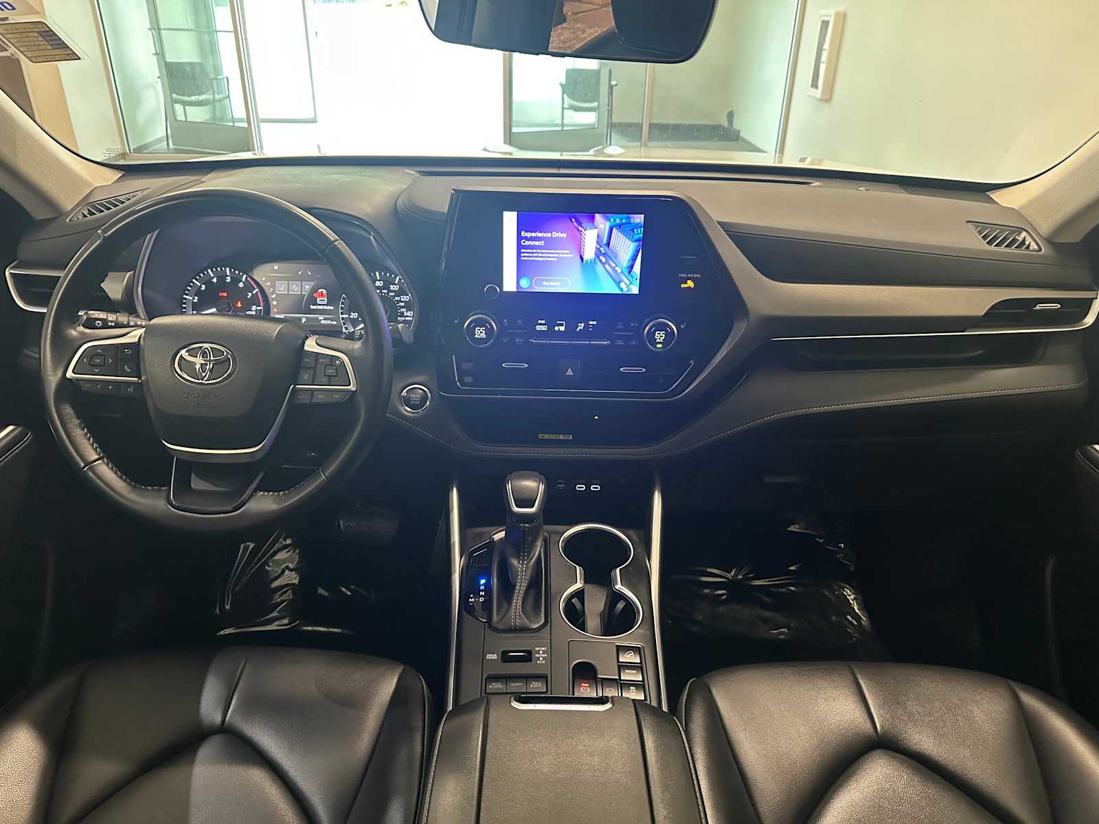 Thumbnail: 2023 Toyota Highlander - 10