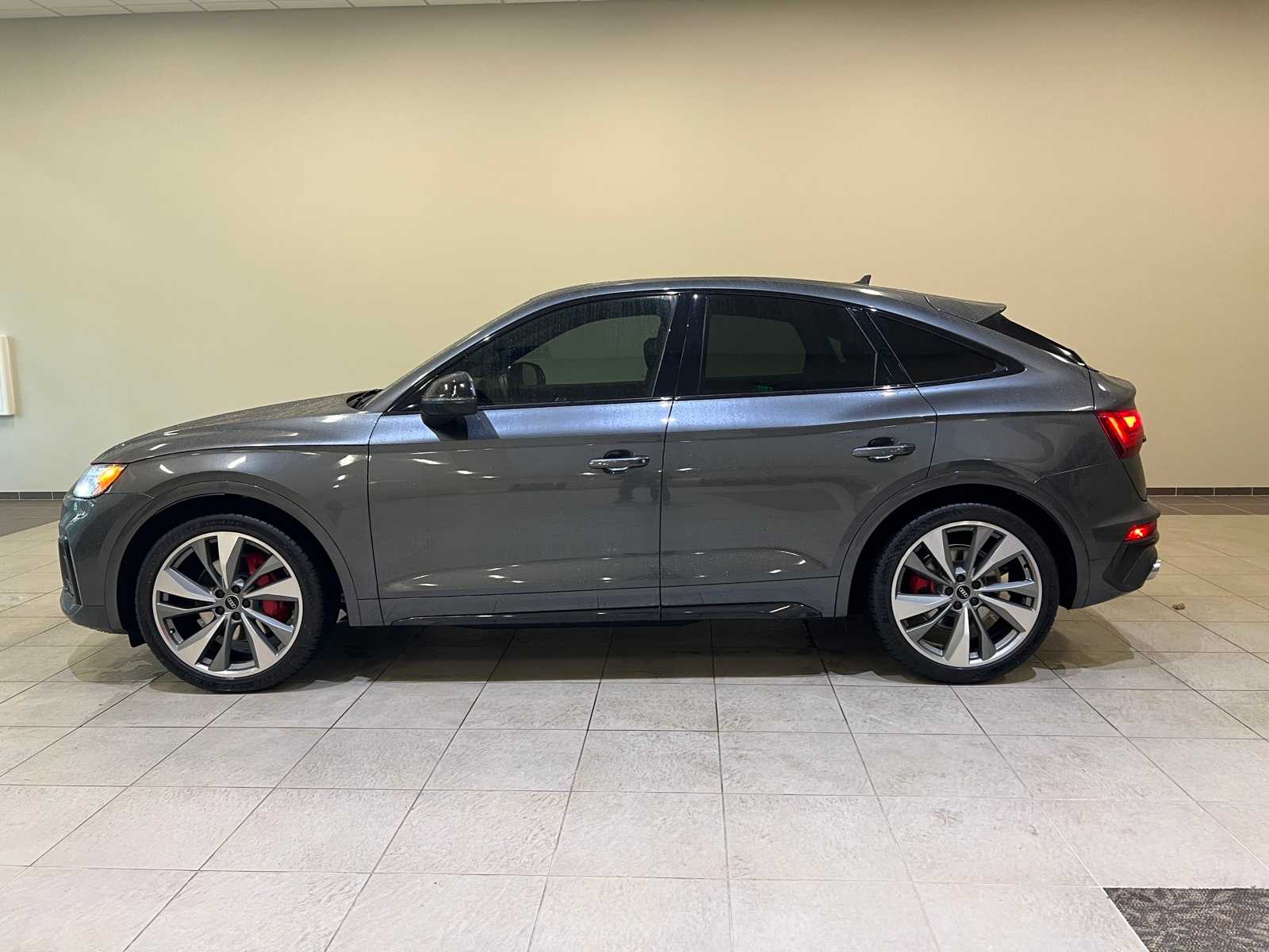 Thumbnail: 2021 Audi SQ5 - 3