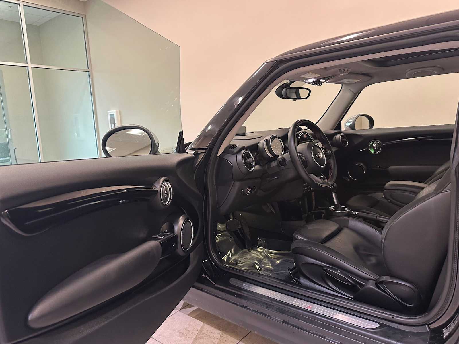 Thumbnail: 2014 MINI Cooper Hardtop - 24