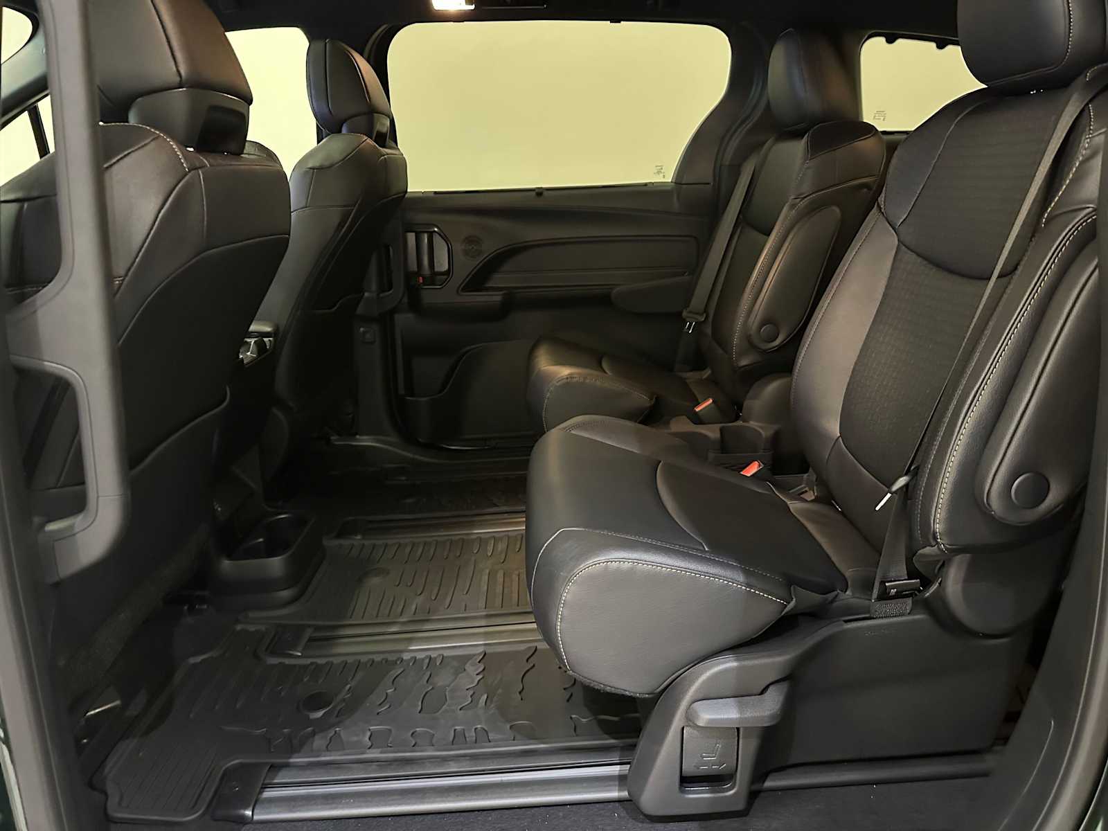 Thumbnail: 2026 Toyota Sienna - 24