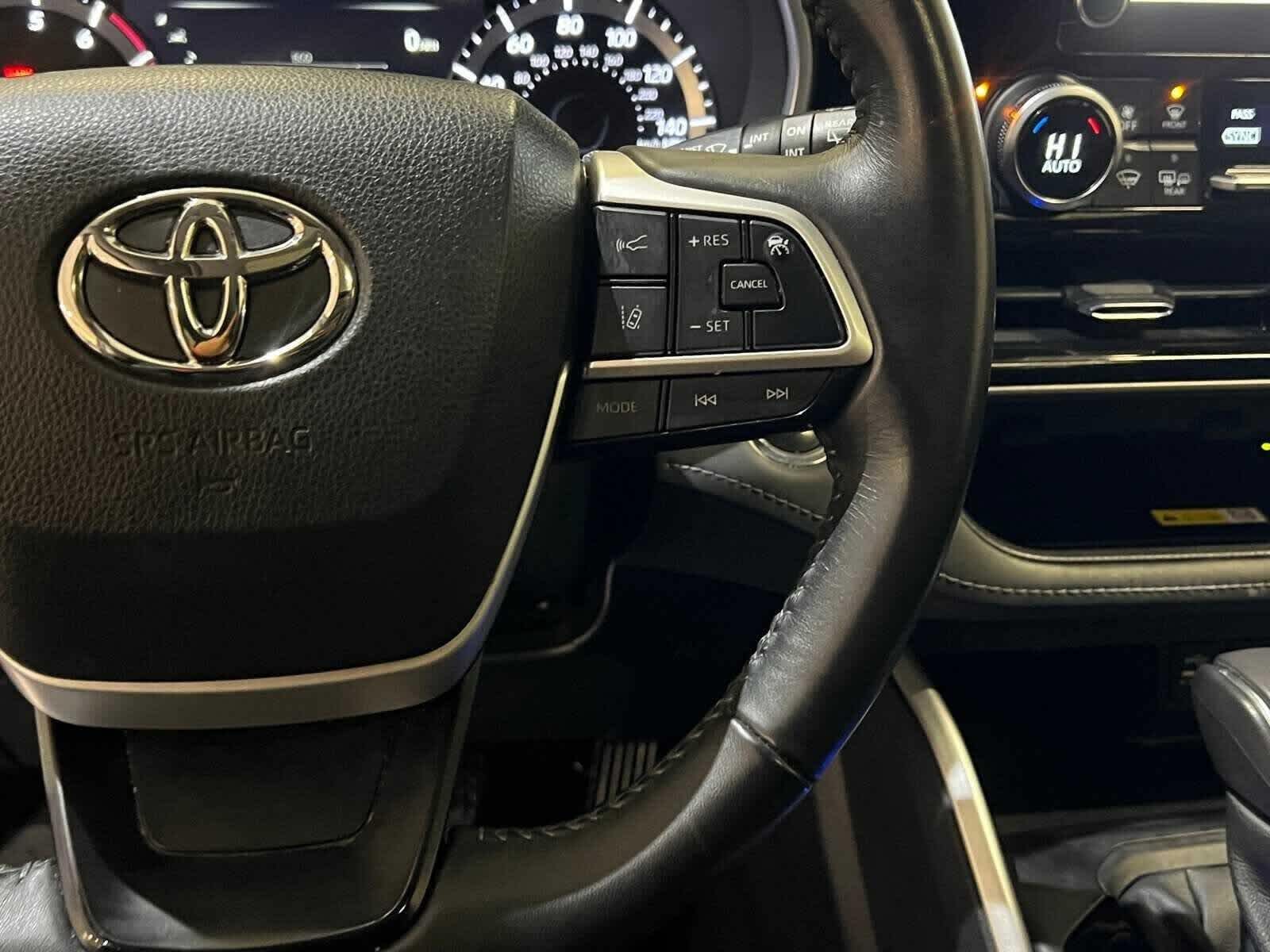 Thumbnail: 2023 Toyota Highlander - 21