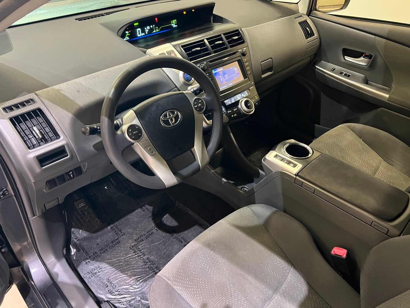 Thumbnail: 2014 Toyota Prius v - 2
