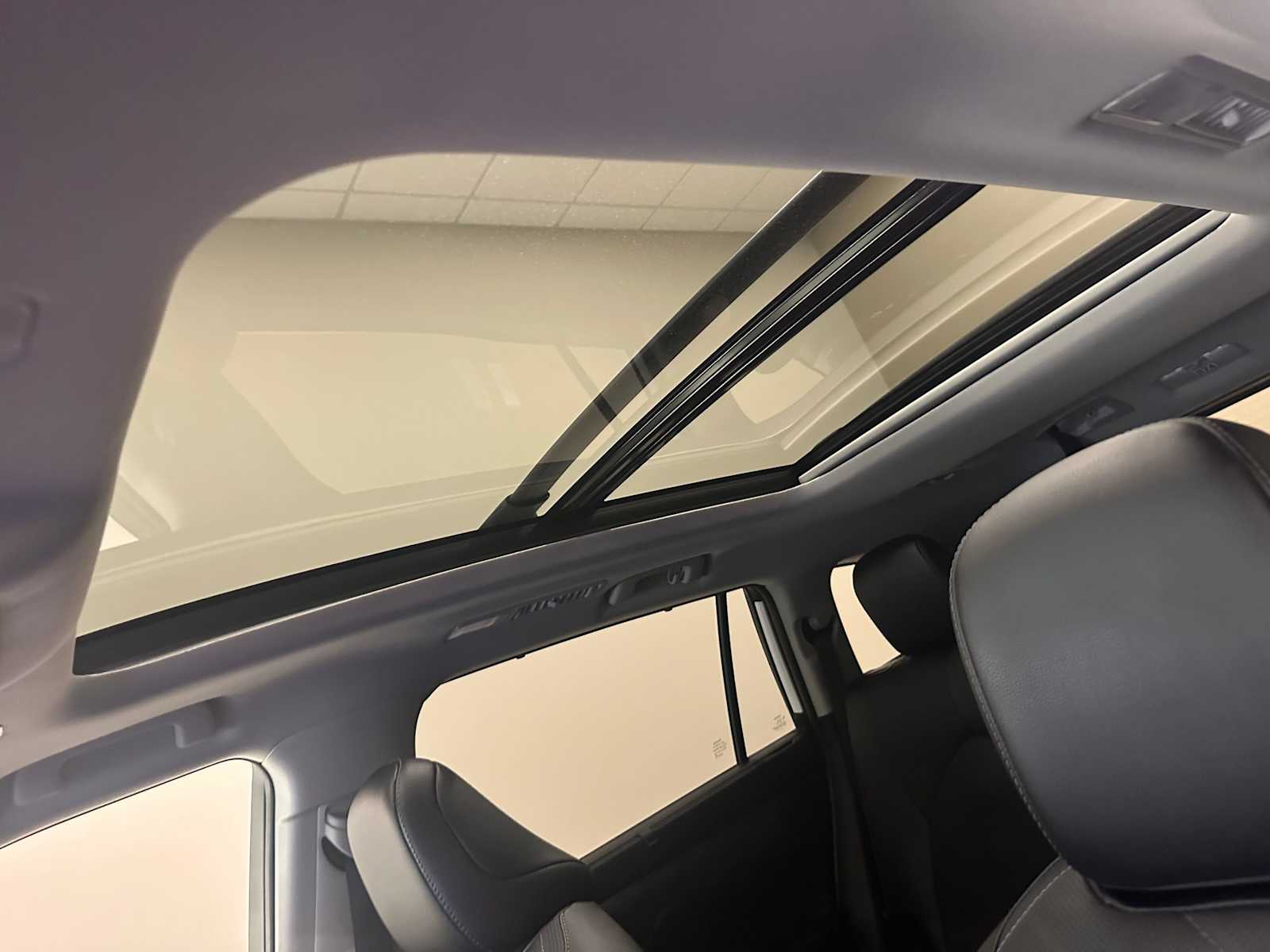 Thumbnail: 2025 Toyota Highlander - 20