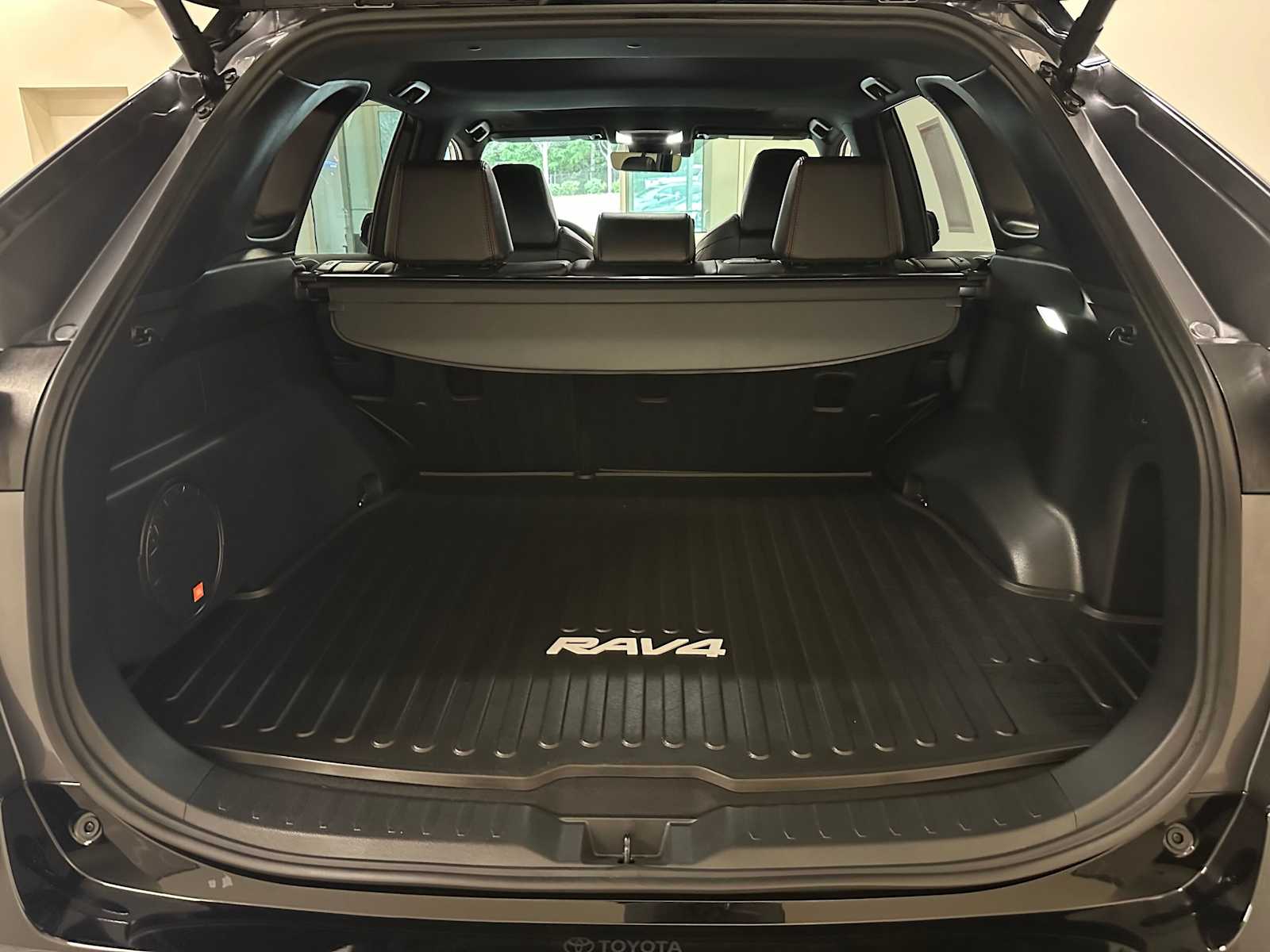 Thumbnail: 2025 Toyota RAV4 - 31