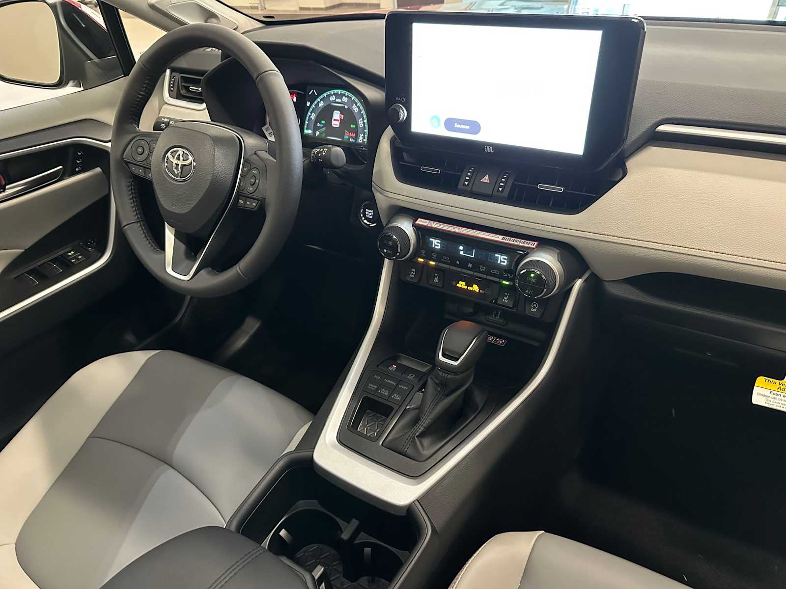 Thumbnail: 2025 Toyota RAV4 - 29