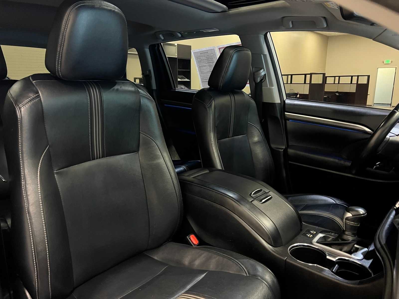 Thumbnail: 2018 Toyota Highlander - 14