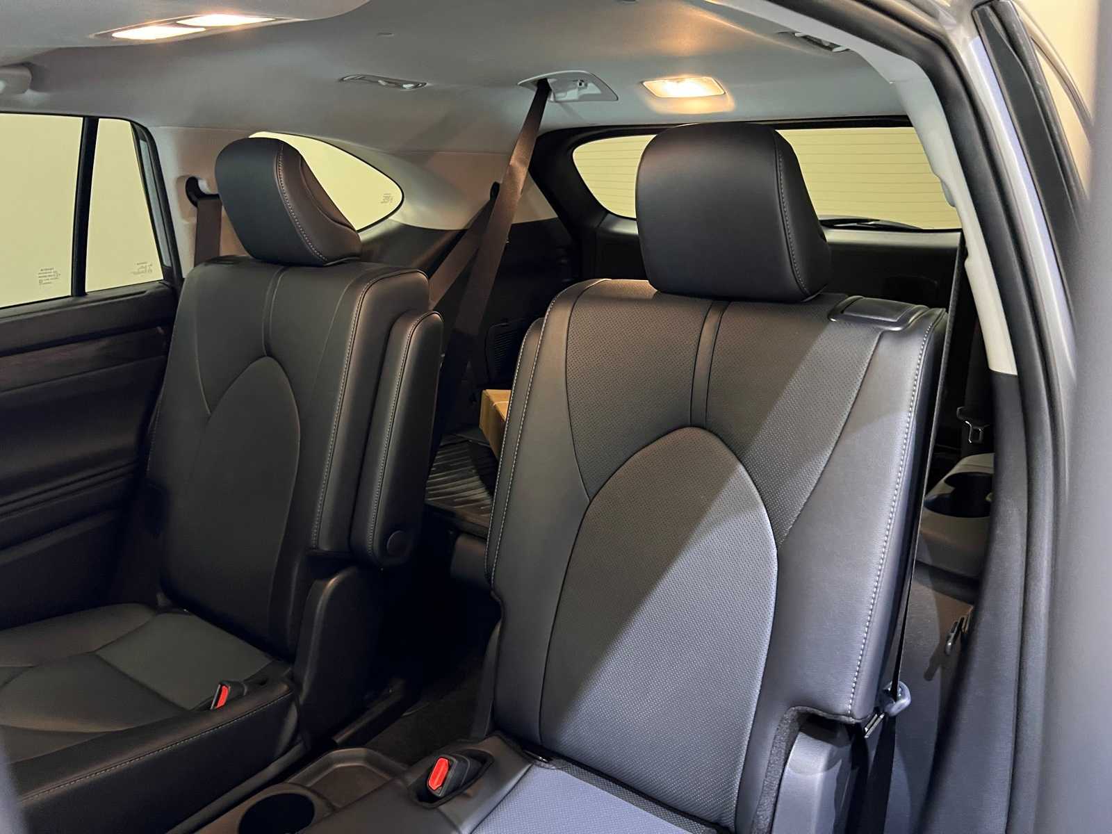 Thumbnail: 2025 Toyota Highlander - 13