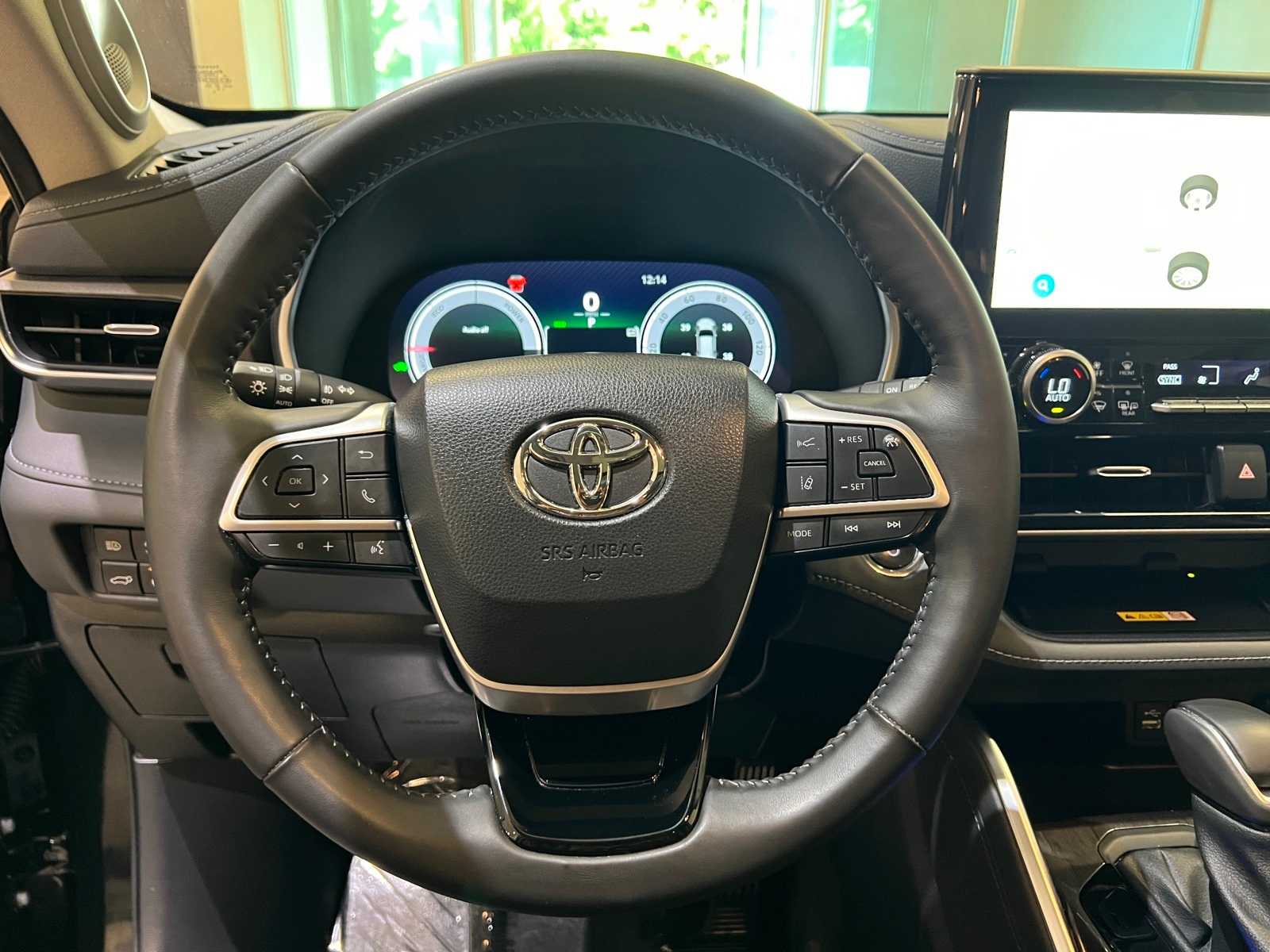 Thumbnail: 2023 Toyota Highlander - 20