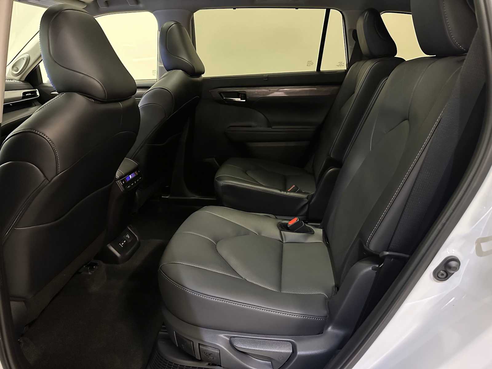 Thumbnail: 2025 Toyota Highlander - 23