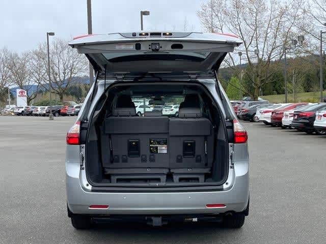 Thumbnail: 2020 Toyota Sienna - 10