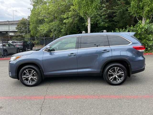 Thumbnail: 2019 Toyota Highlander - 3