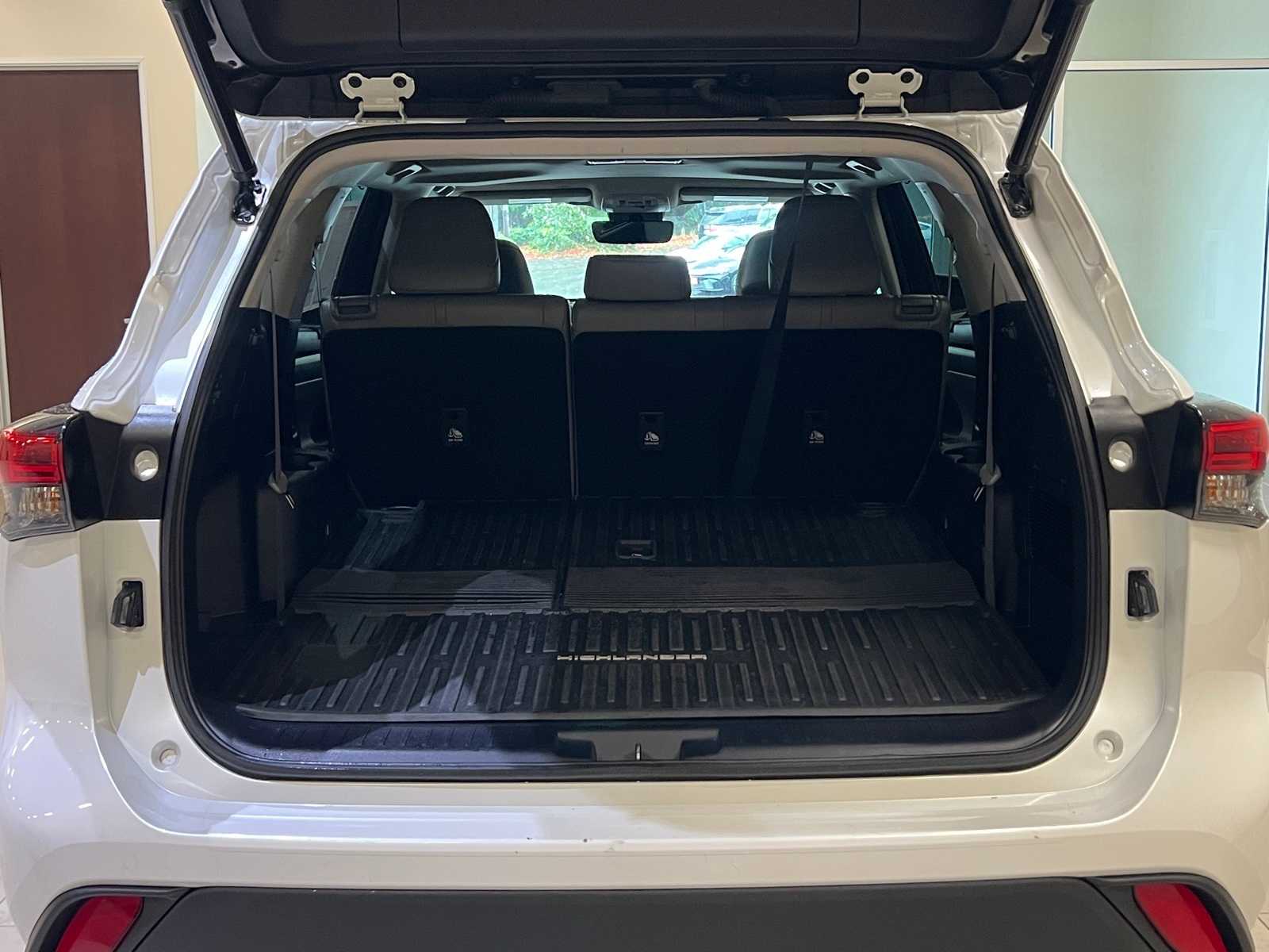 Thumbnail: 2022 Toyota Highlander - 31