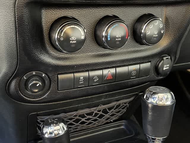 Thumbnail: 2017 Jeep Wrangler - 22