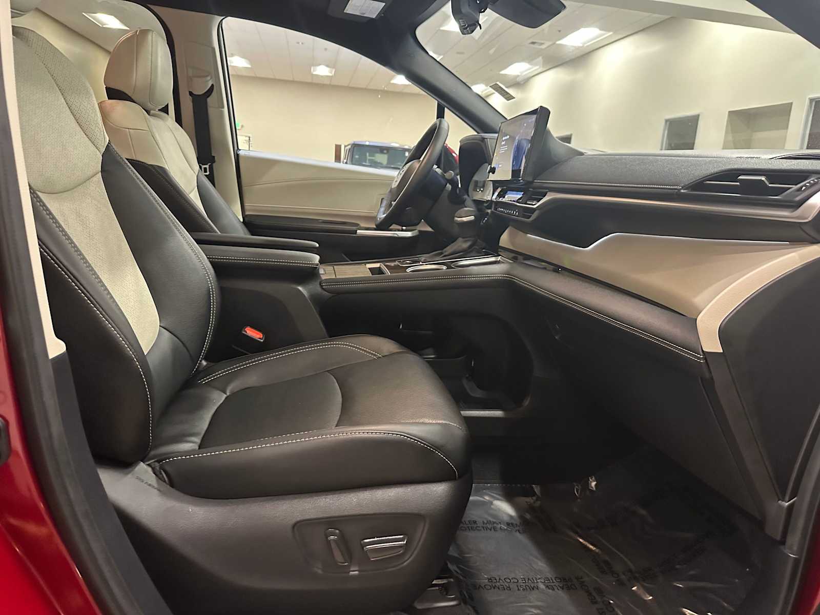 Thumbnail: 2025 Toyota Sienna - 28