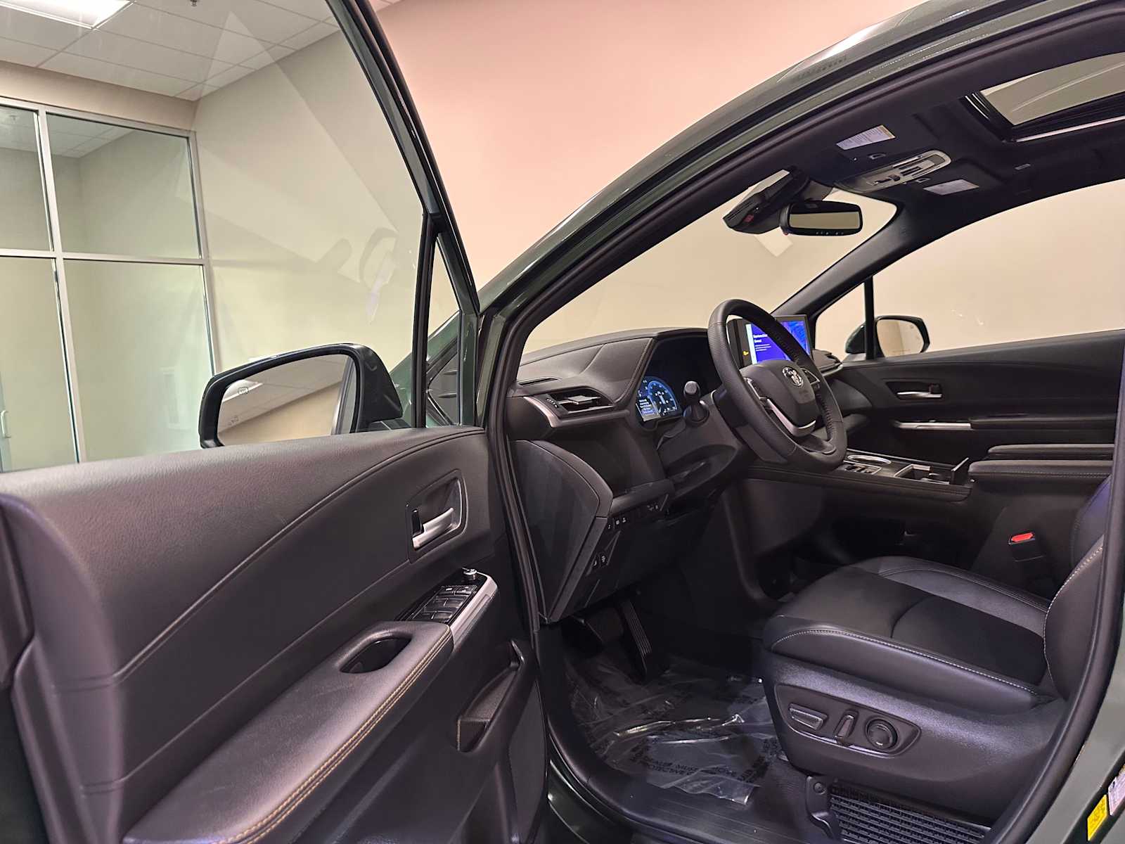 Thumbnail: 2025 Toyota Sienna - 24