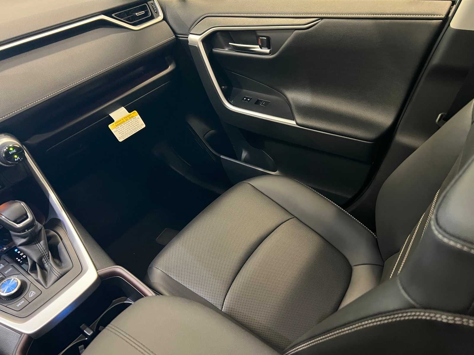 Thumbnail: 2025 Toyota RAV4 - 11