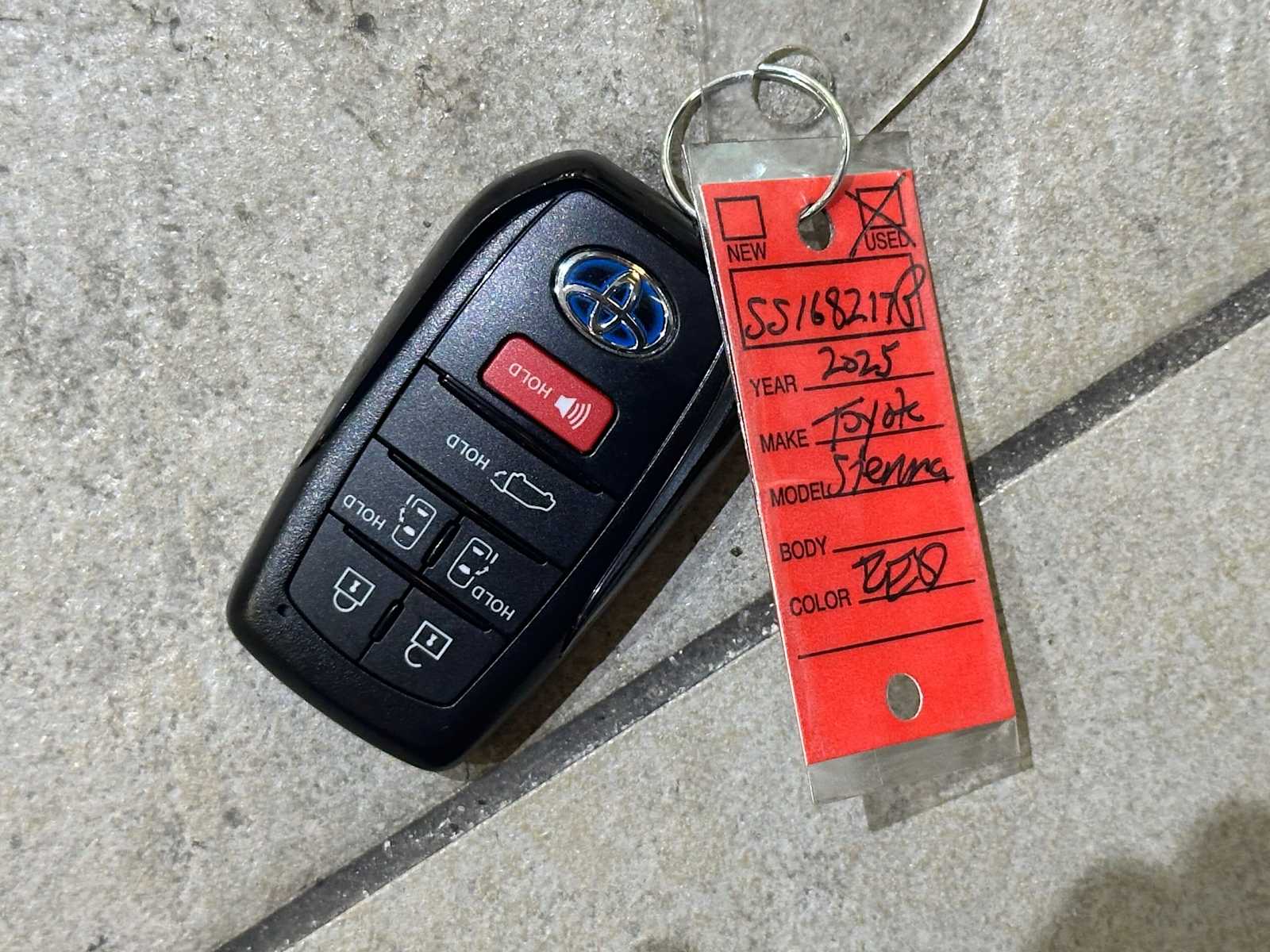 Thumbnail: 2025 Toyota Sienna - 33