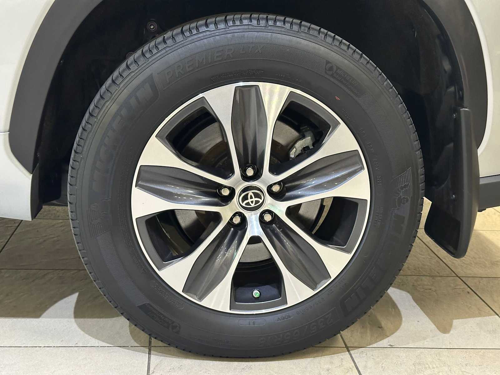 Thumbnail: 2021 Toyota Highlander - 8