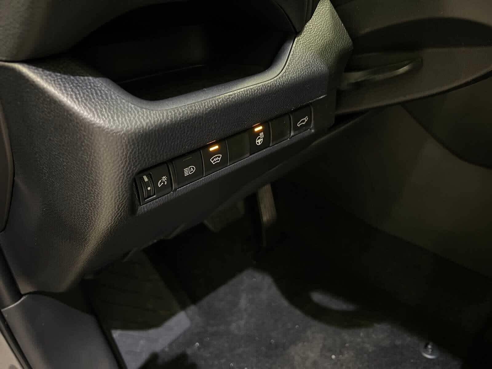 Thumbnail: 2025 Toyota RAV4 - 16