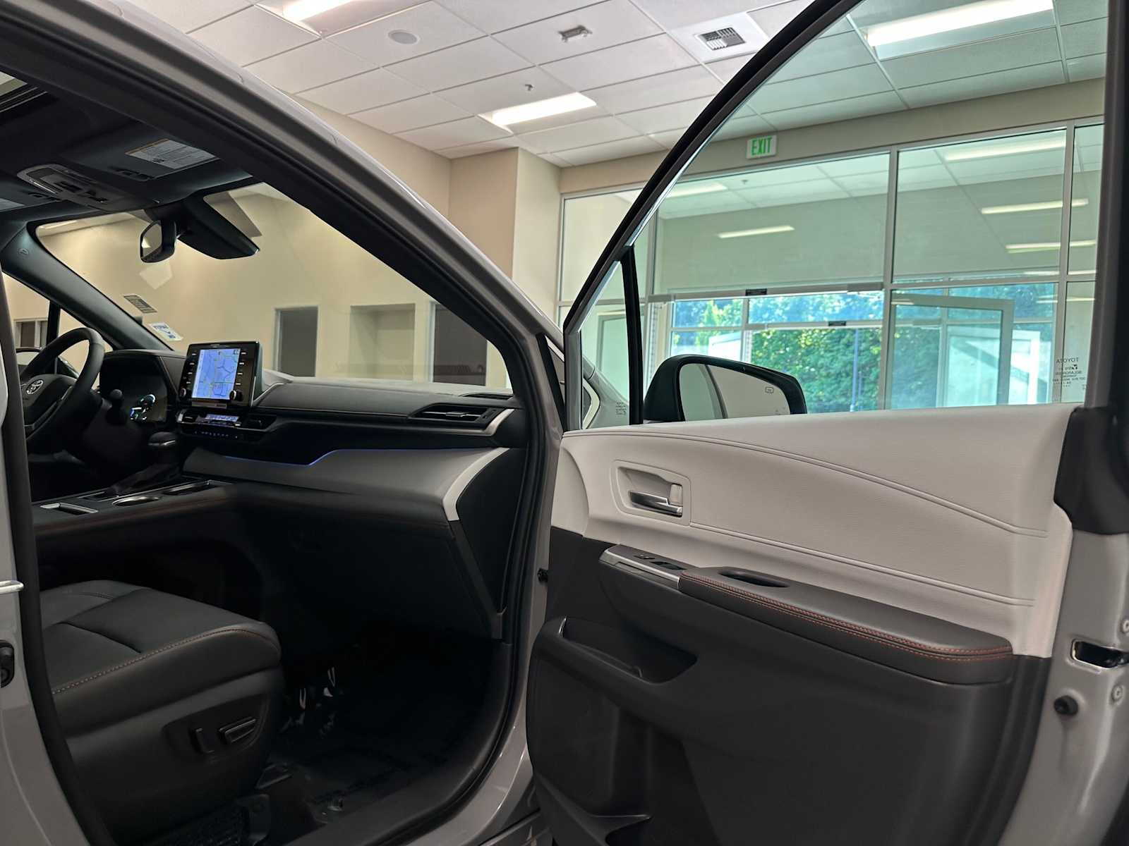 Thumbnail: 2024 Toyota Sienna - 28