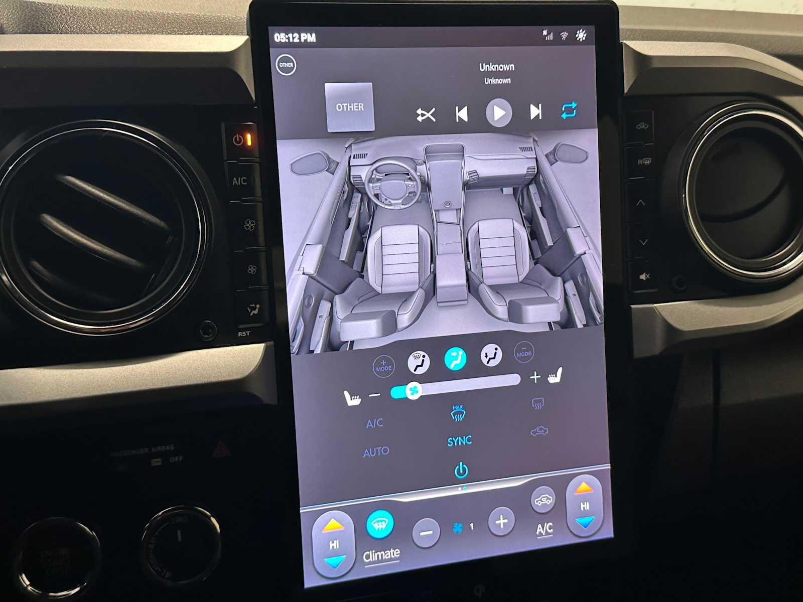 Thumbnail: 2019 Toyota Tacoma - 15