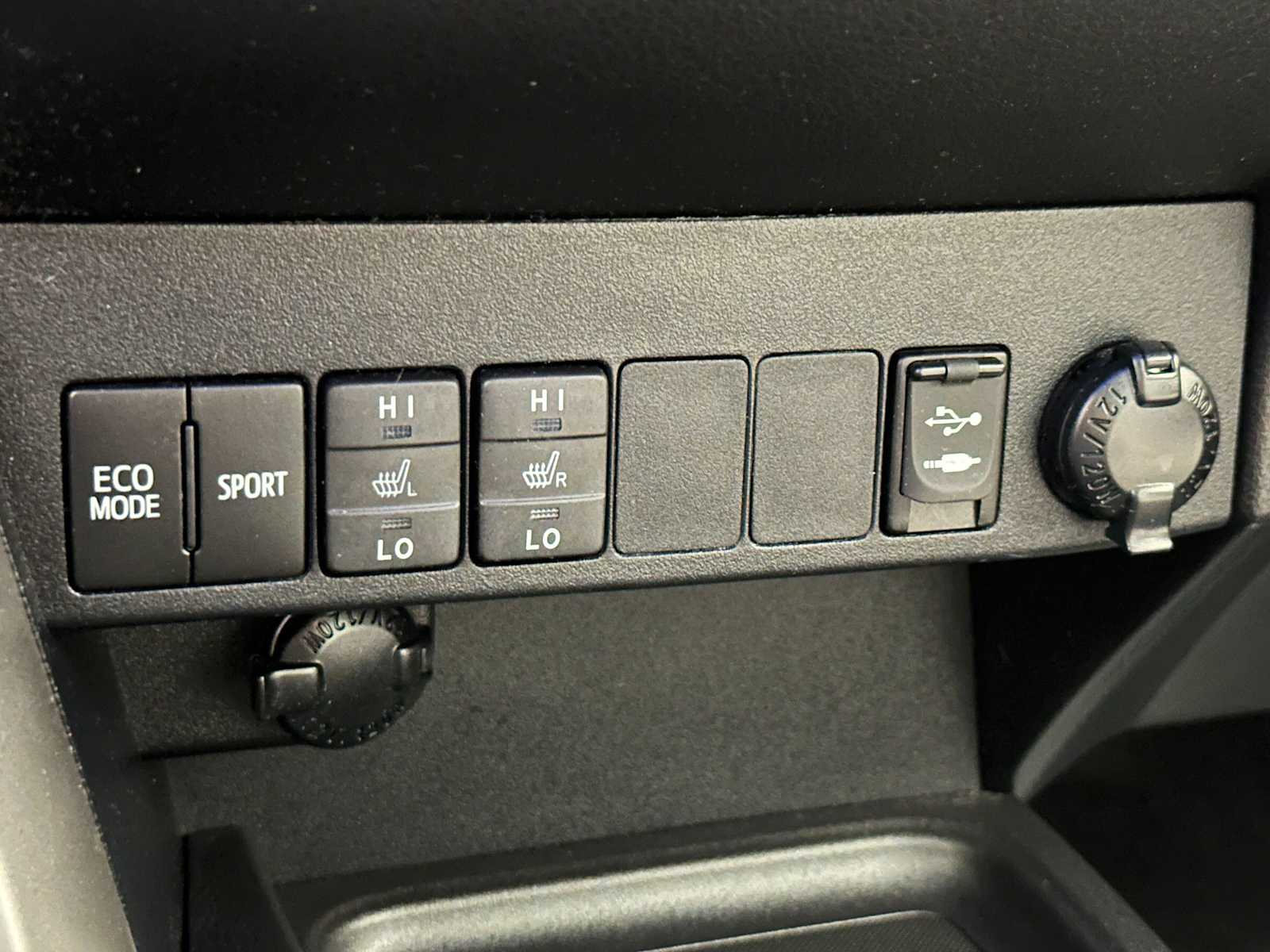 Thumbnail: 2018 Toyota RAV4 - 15