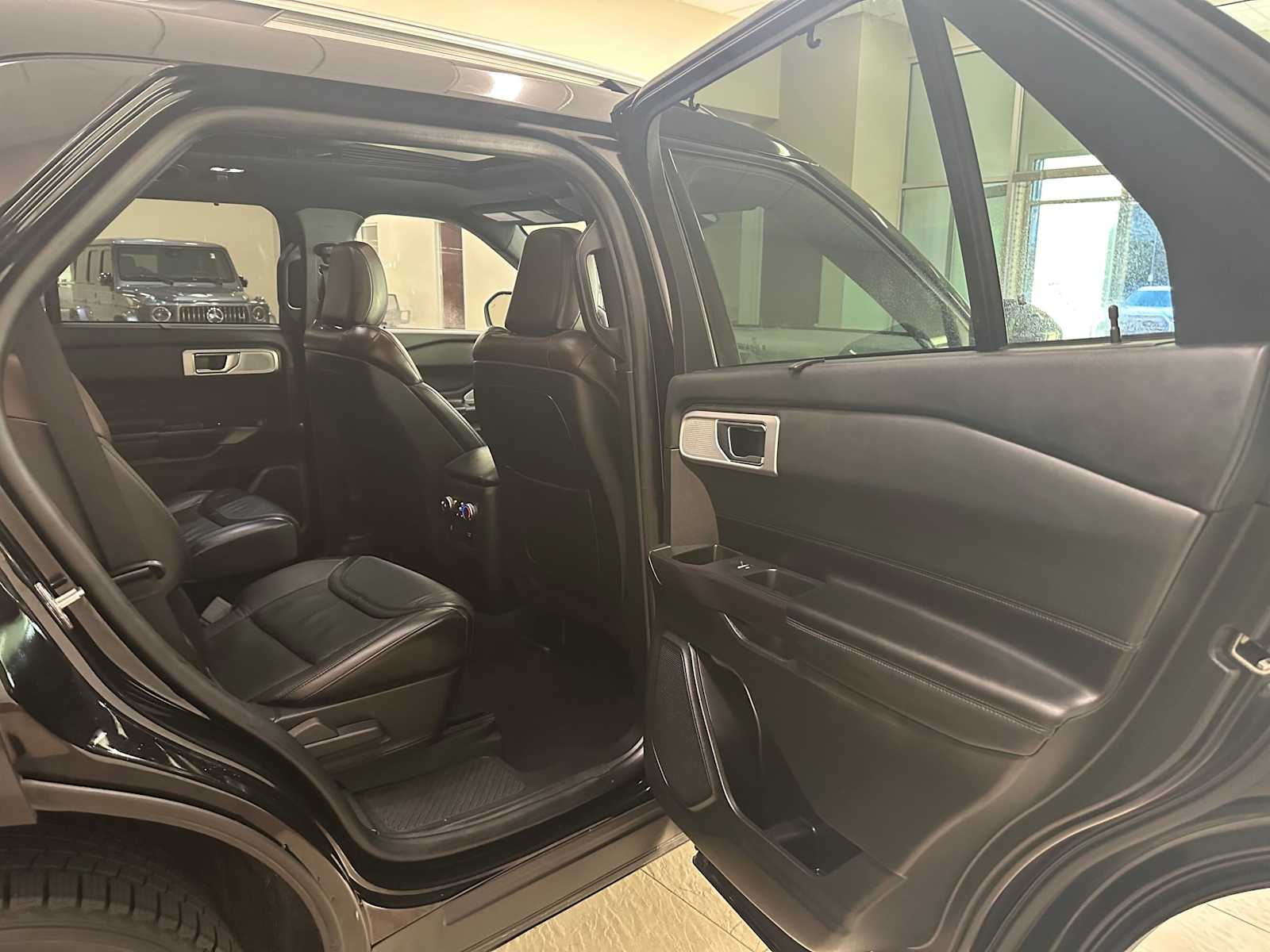 Thumbnail: 2020 Ford Explorer - 28