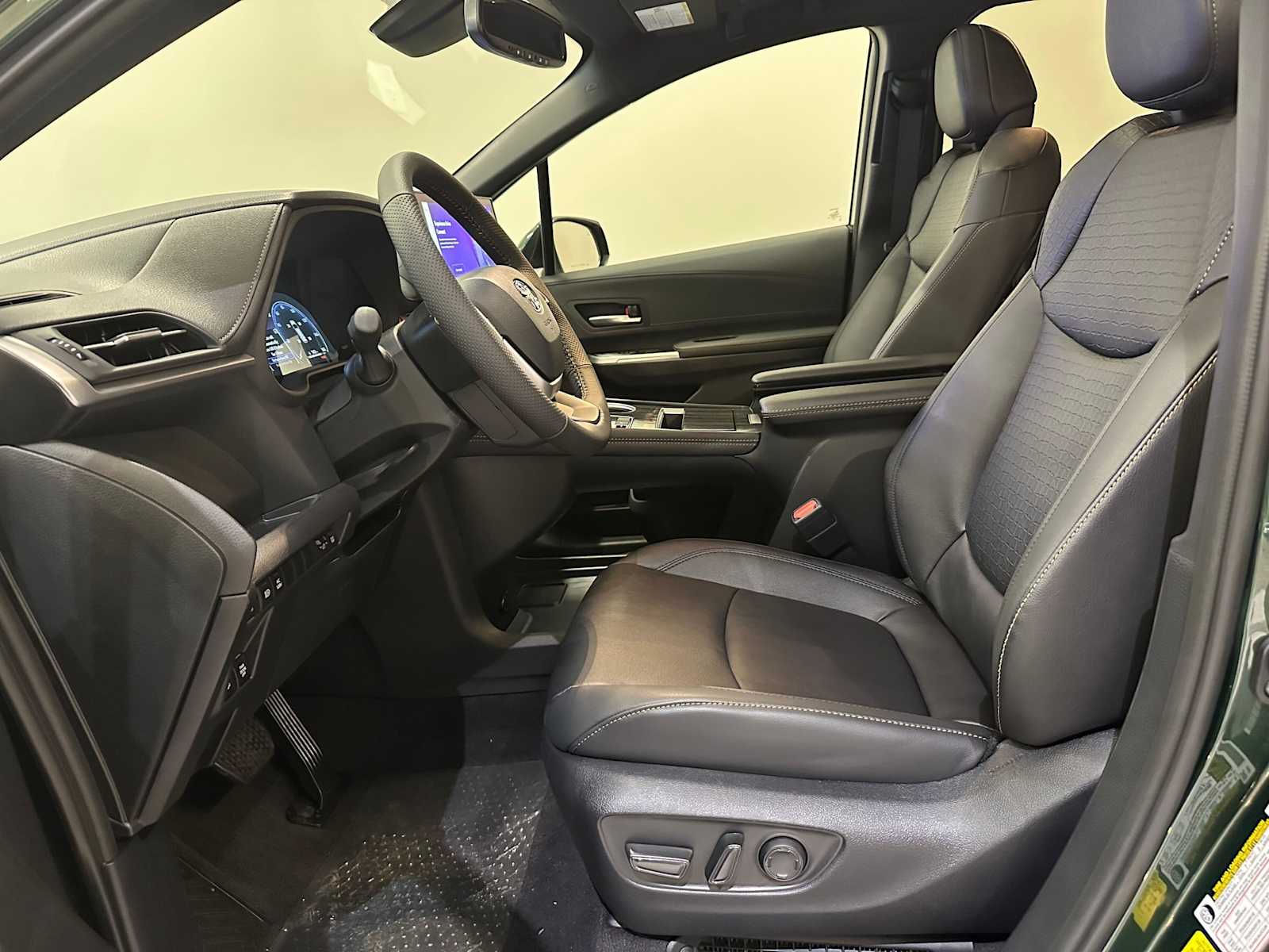 Thumbnail: 2026 Toyota Sienna - 22