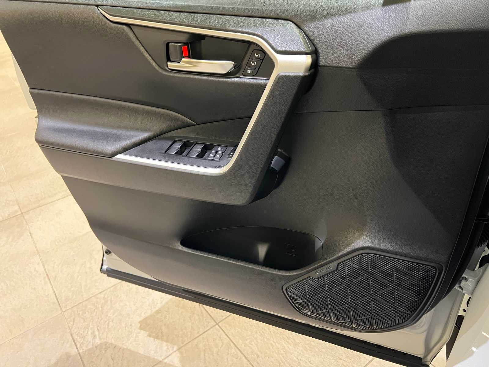 Thumbnail: 2025 Toyota RAV4 - 18