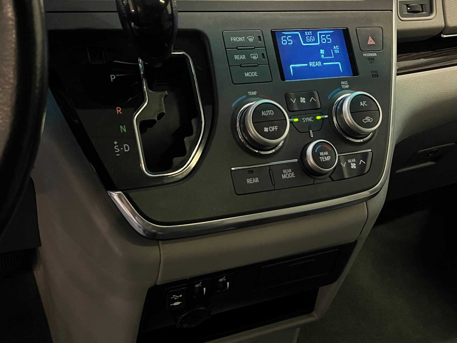 Thumbnail: 2015 Toyota Sienna - 23