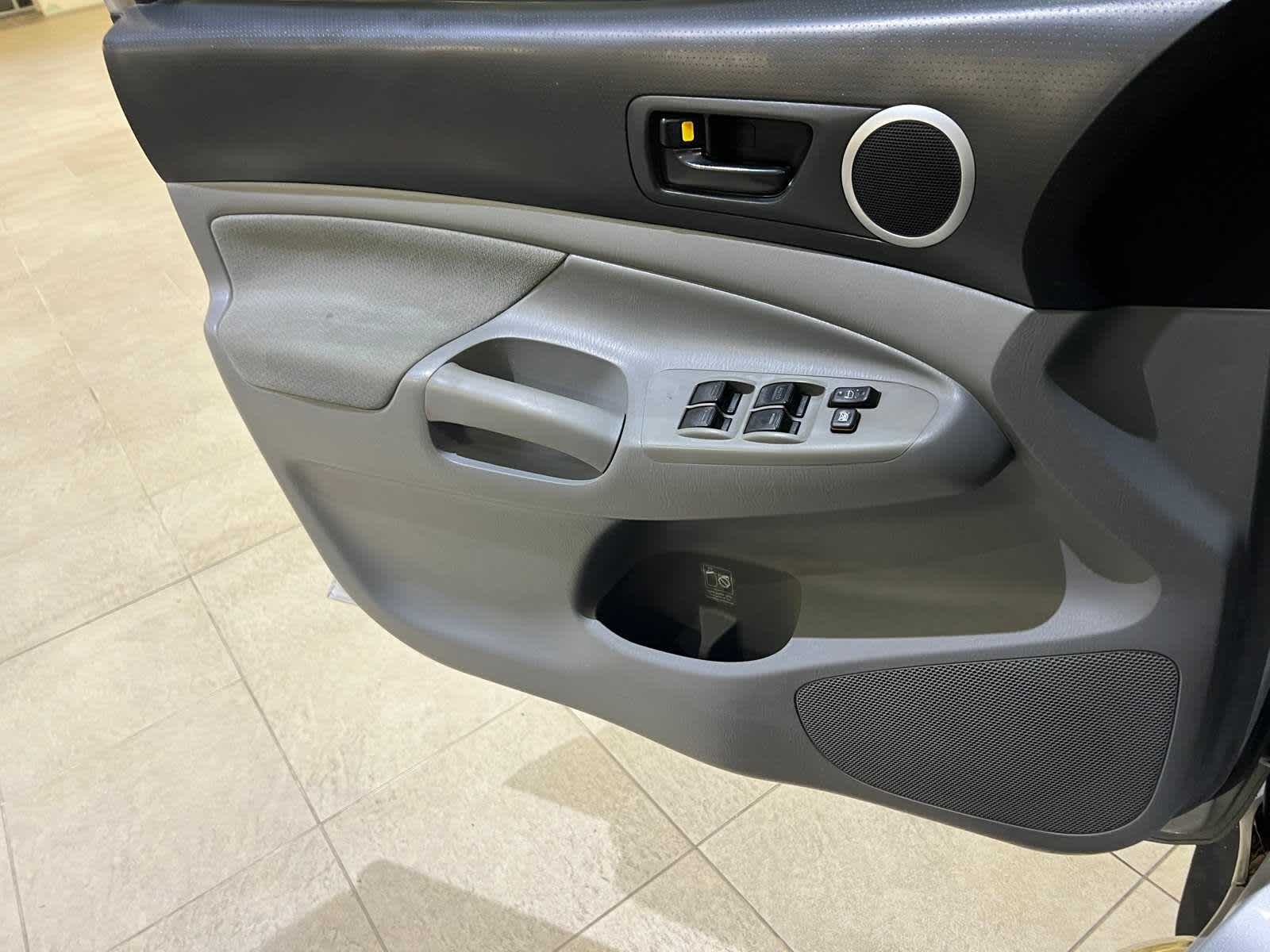 Thumbnail: 2010 Toyota Tacoma - 19