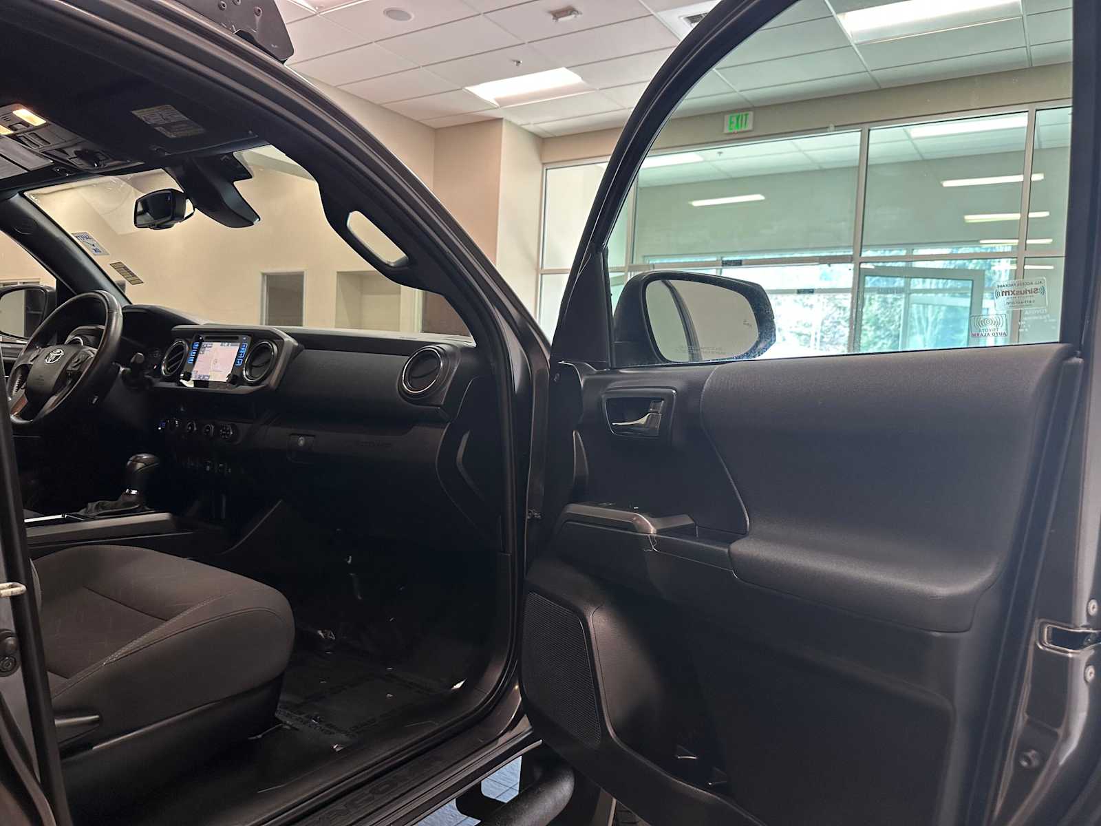 Thumbnail: 2018 Toyota Tacoma - 27