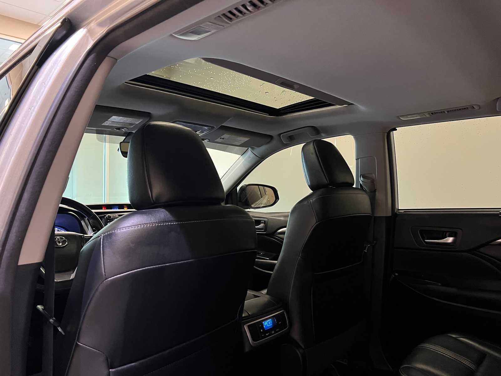 Thumbnail: 2018 Toyota Highlander - 12