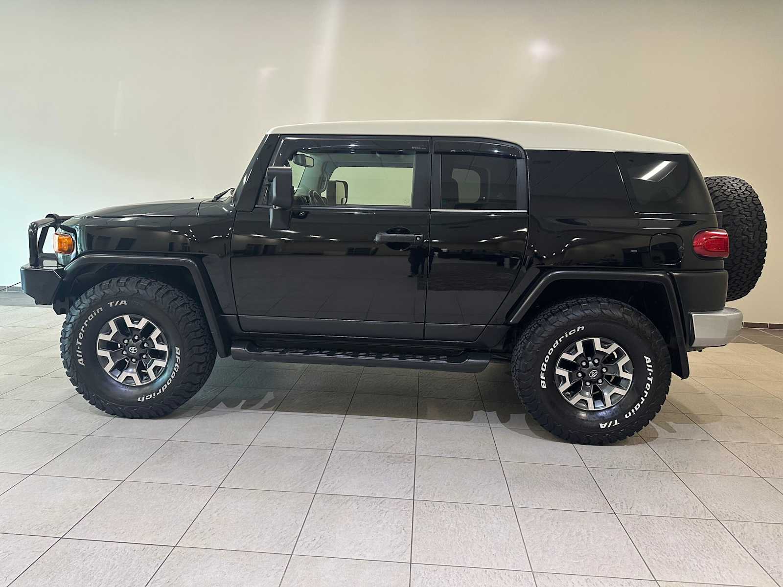 Thumbnail: 2014 Toyota FJ Cruiser - 3