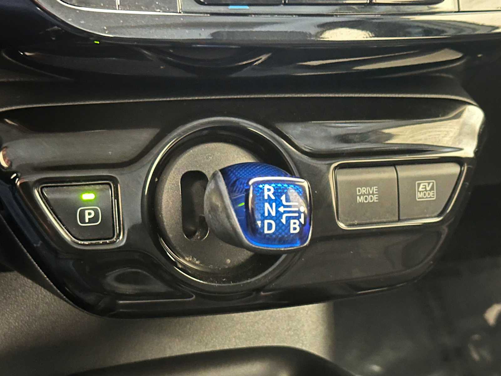 Thumbnail: 2016 Toyota Prius - 15