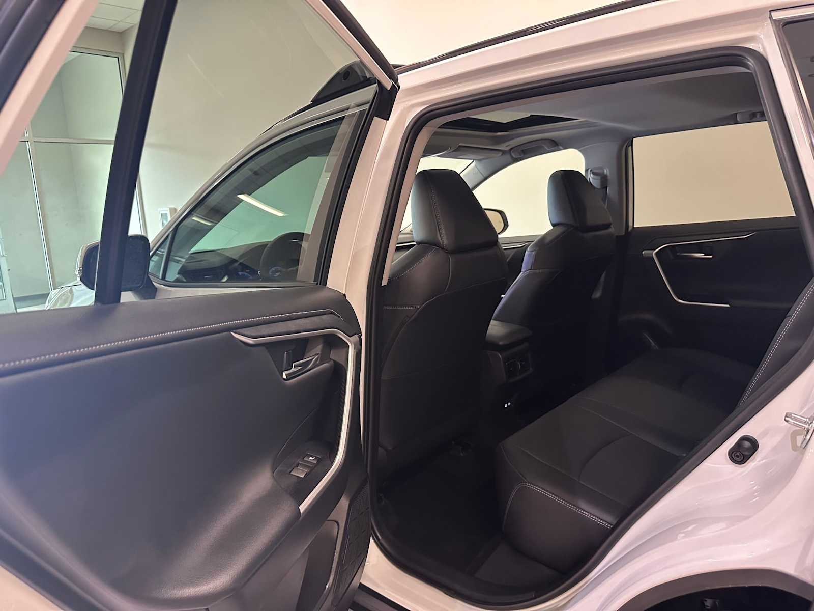 Thumbnail: 2025 Toyota RAV4 - 24