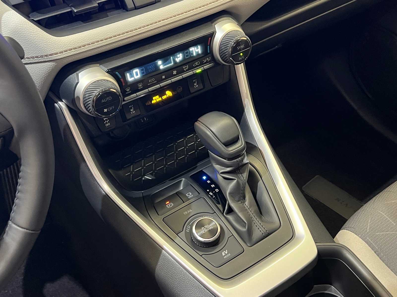 Thumbnail: 2025 Toyota RAV4 - 22