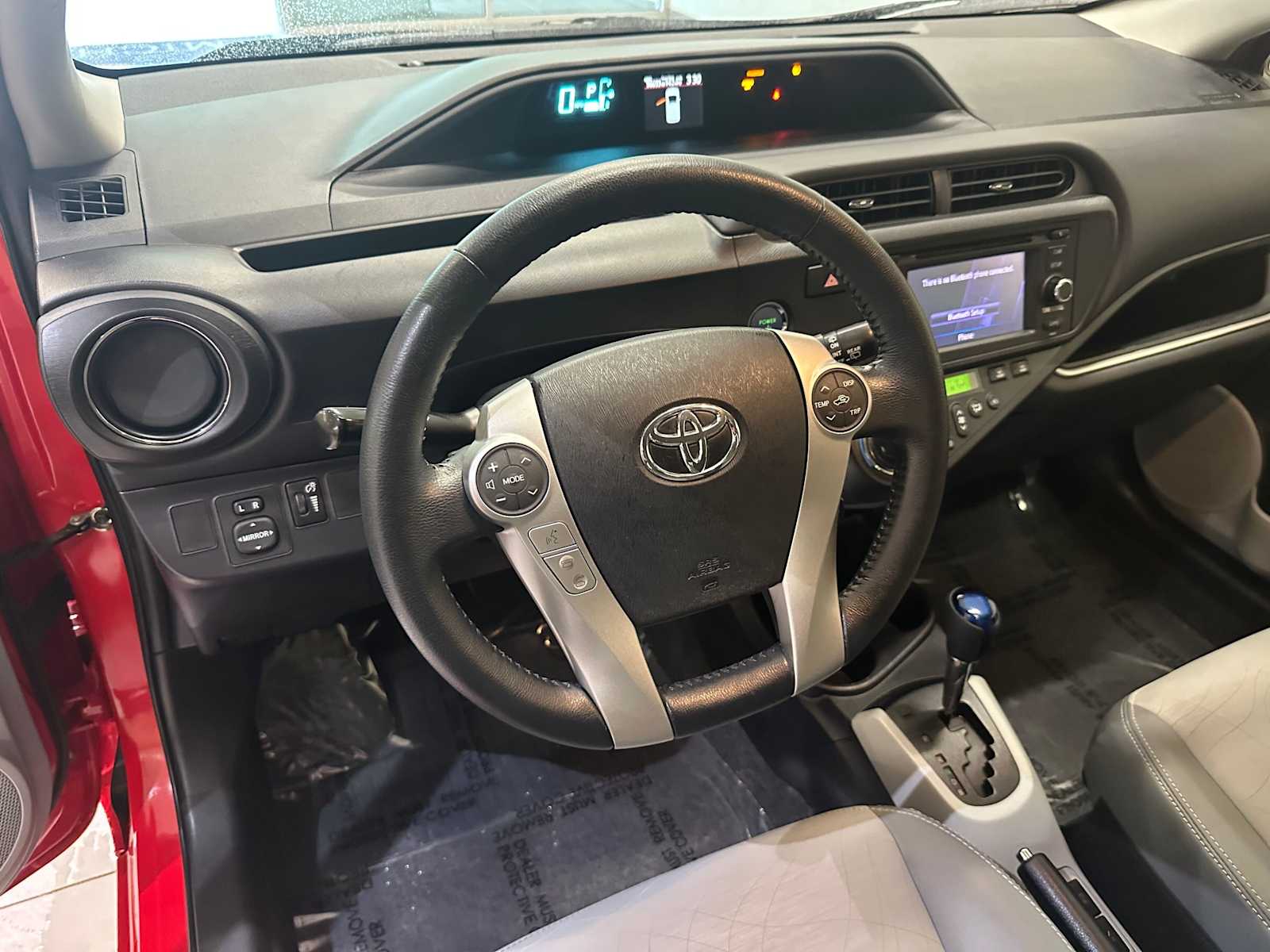 Thumbnail: 2014 Toyota Prius c - 2