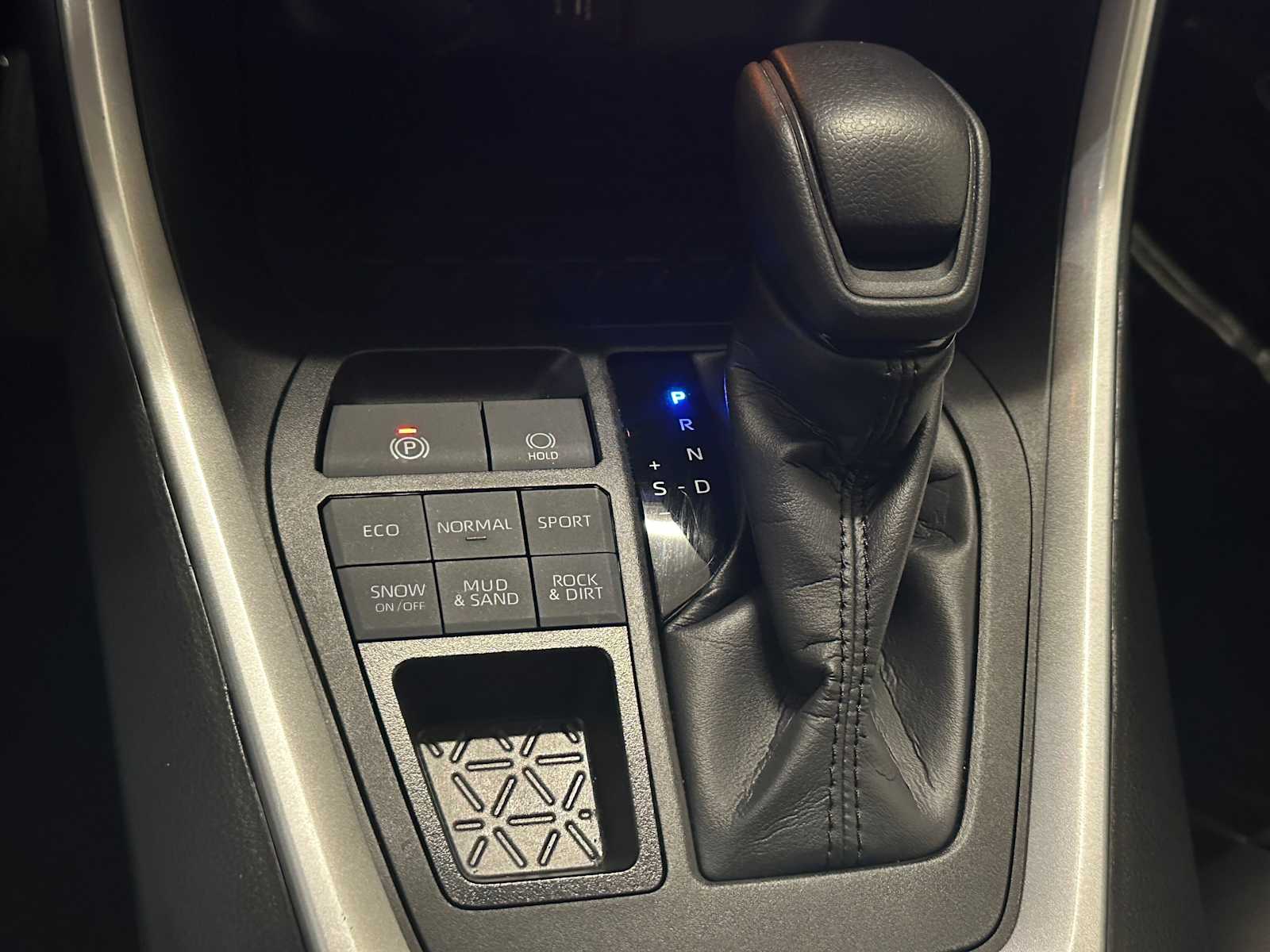 Thumbnail: 2024 Toyota RAV4 - 17