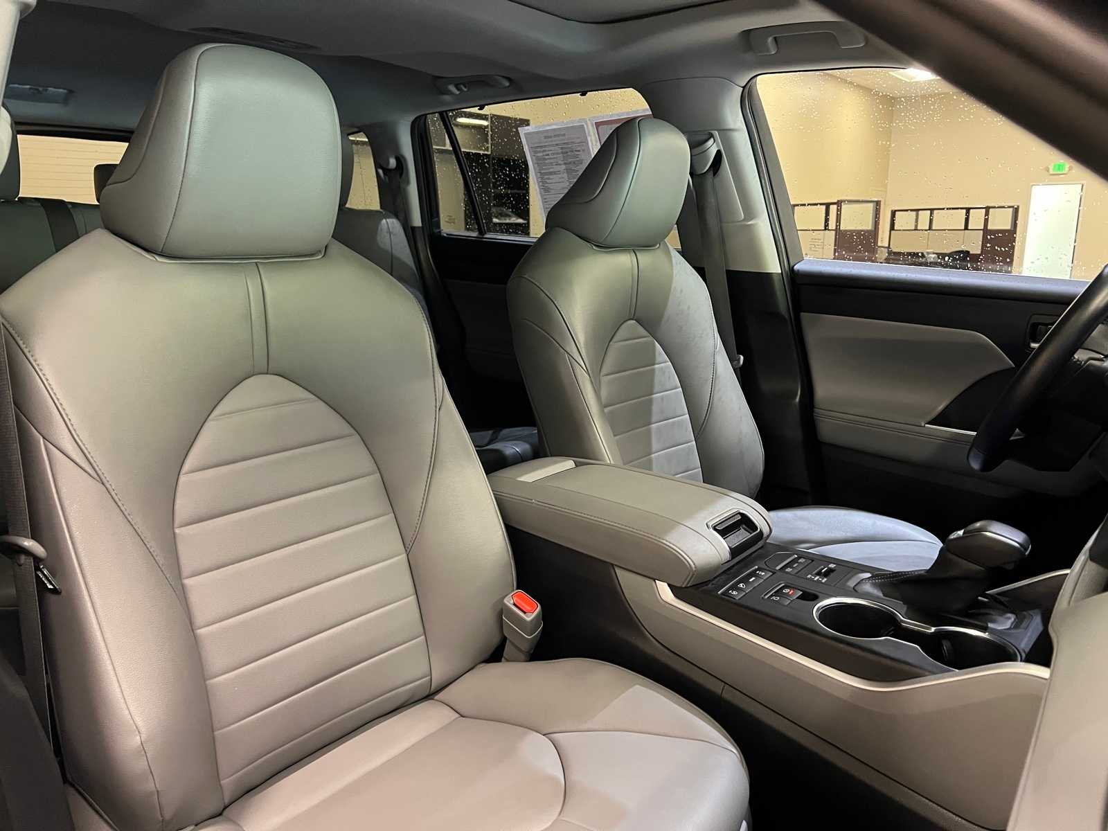 Thumbnail: 2022 Toyota Highlander - 14