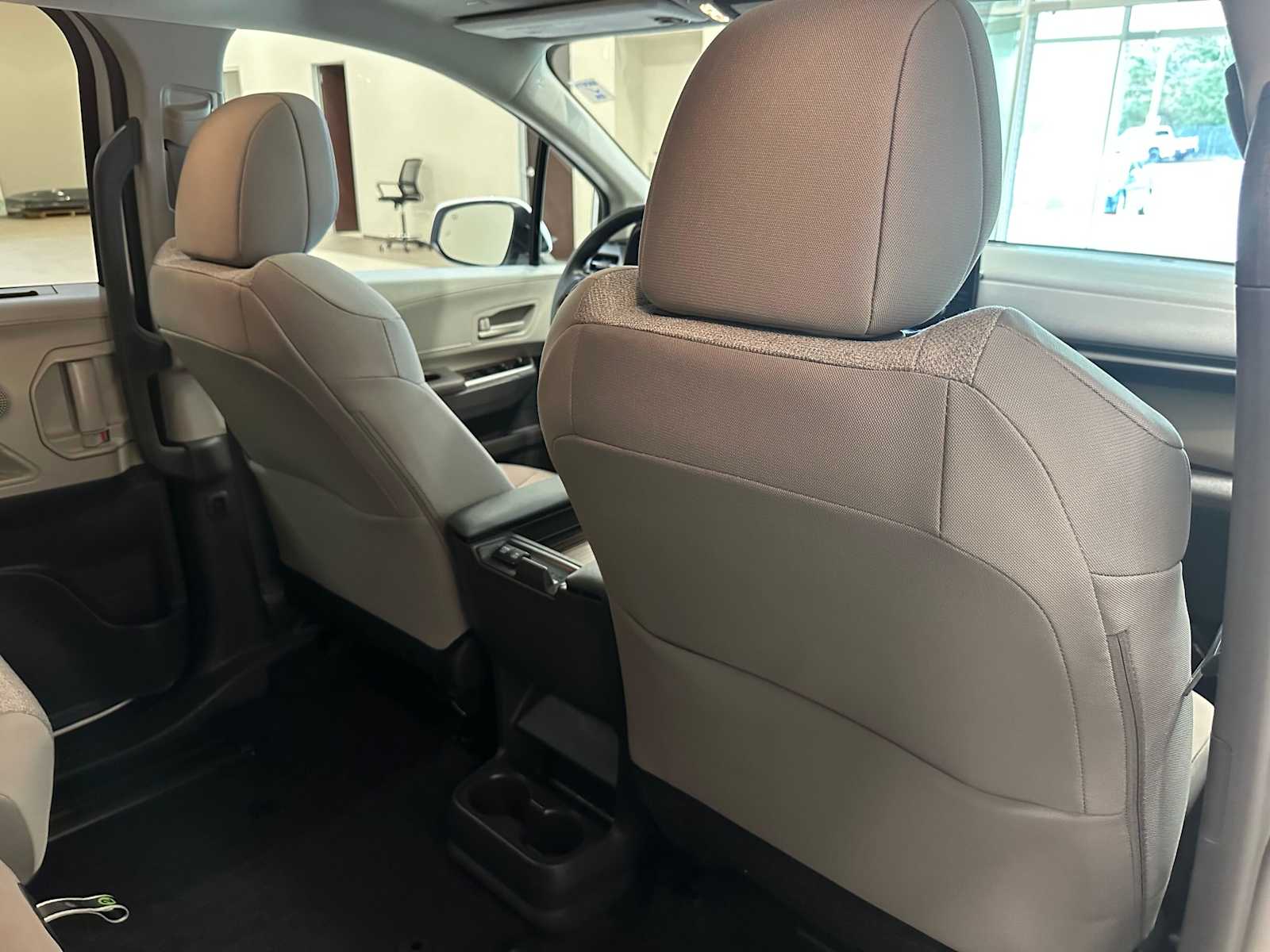 Thumbnail: 2024 Toyota Sienna - 25