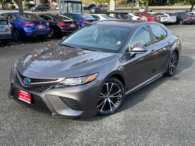 2020 Toyota Camry SE -
                Bellevue, WA