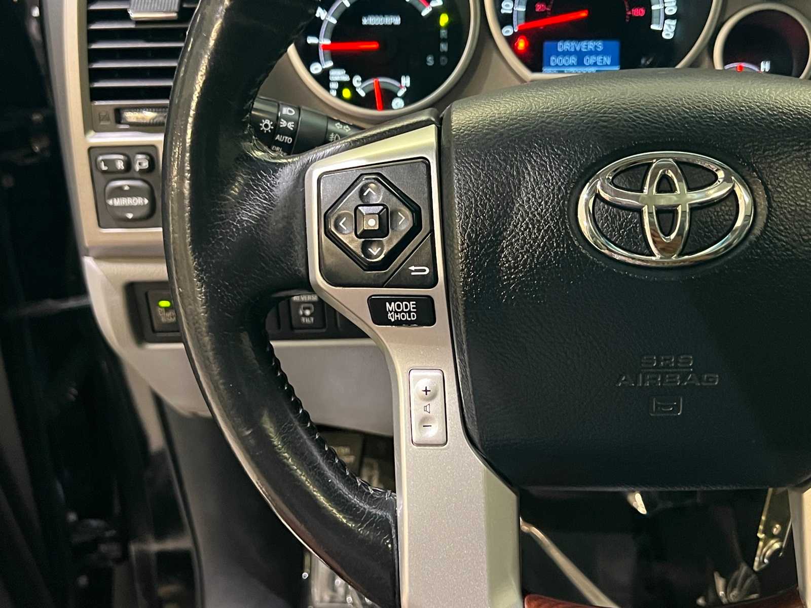 Thumbnail: 2014 Toyota Sequoia - 22