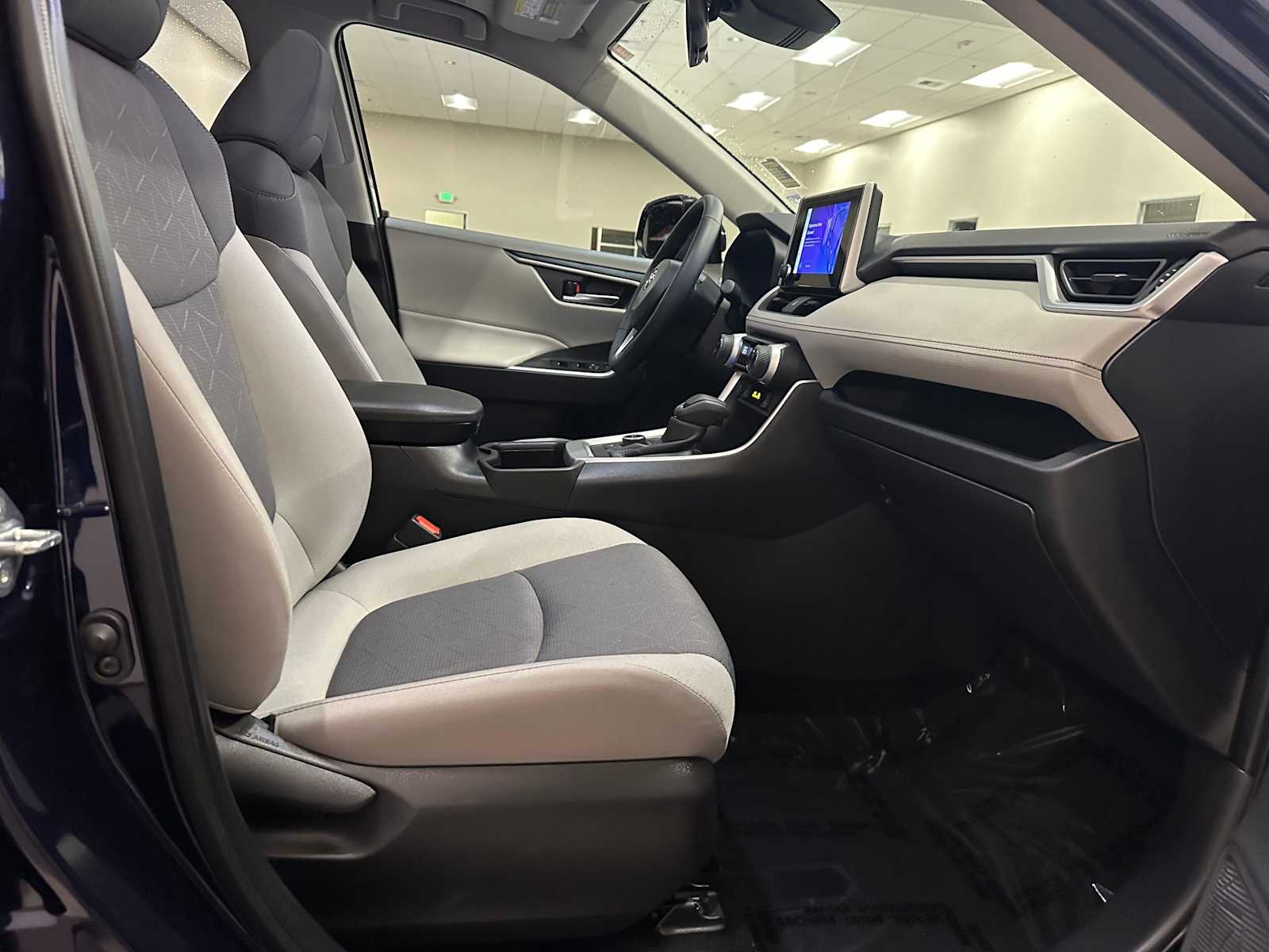 Thumbnail: 2025 Toyota RAV4 - 28