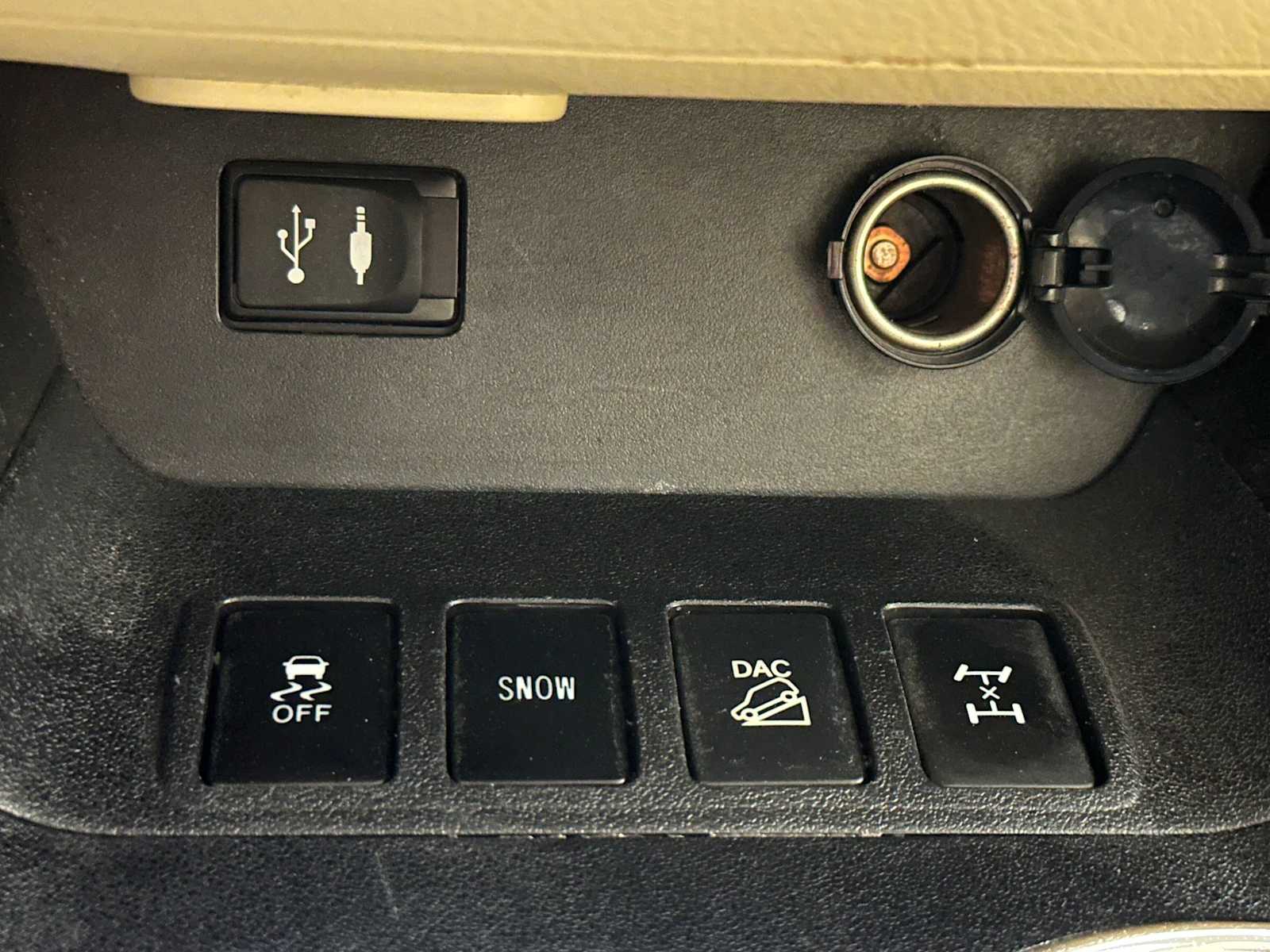 Thumbnail: 2015 Toyota Highlander - 17